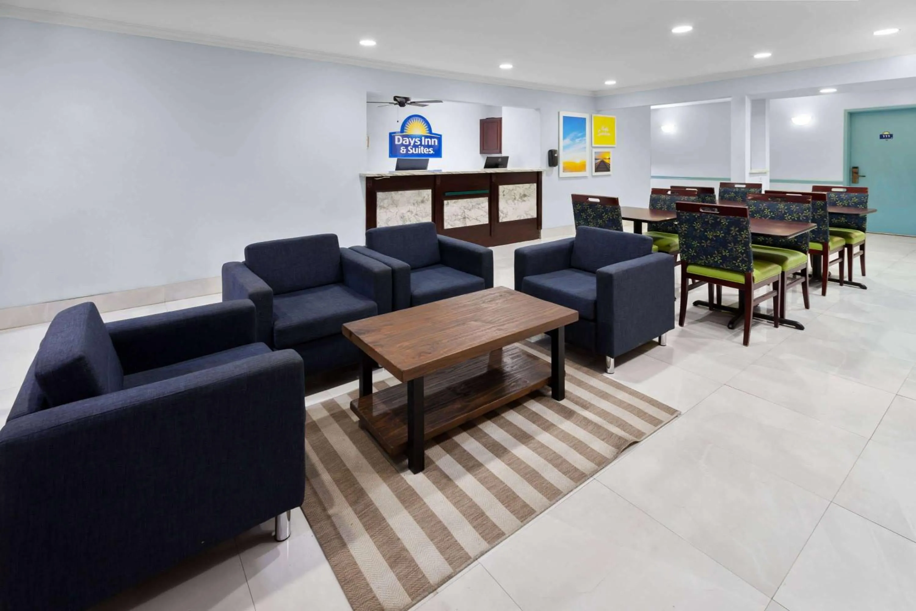 Lobby or reception in Days Inn & Suites by Wyndham Siler City