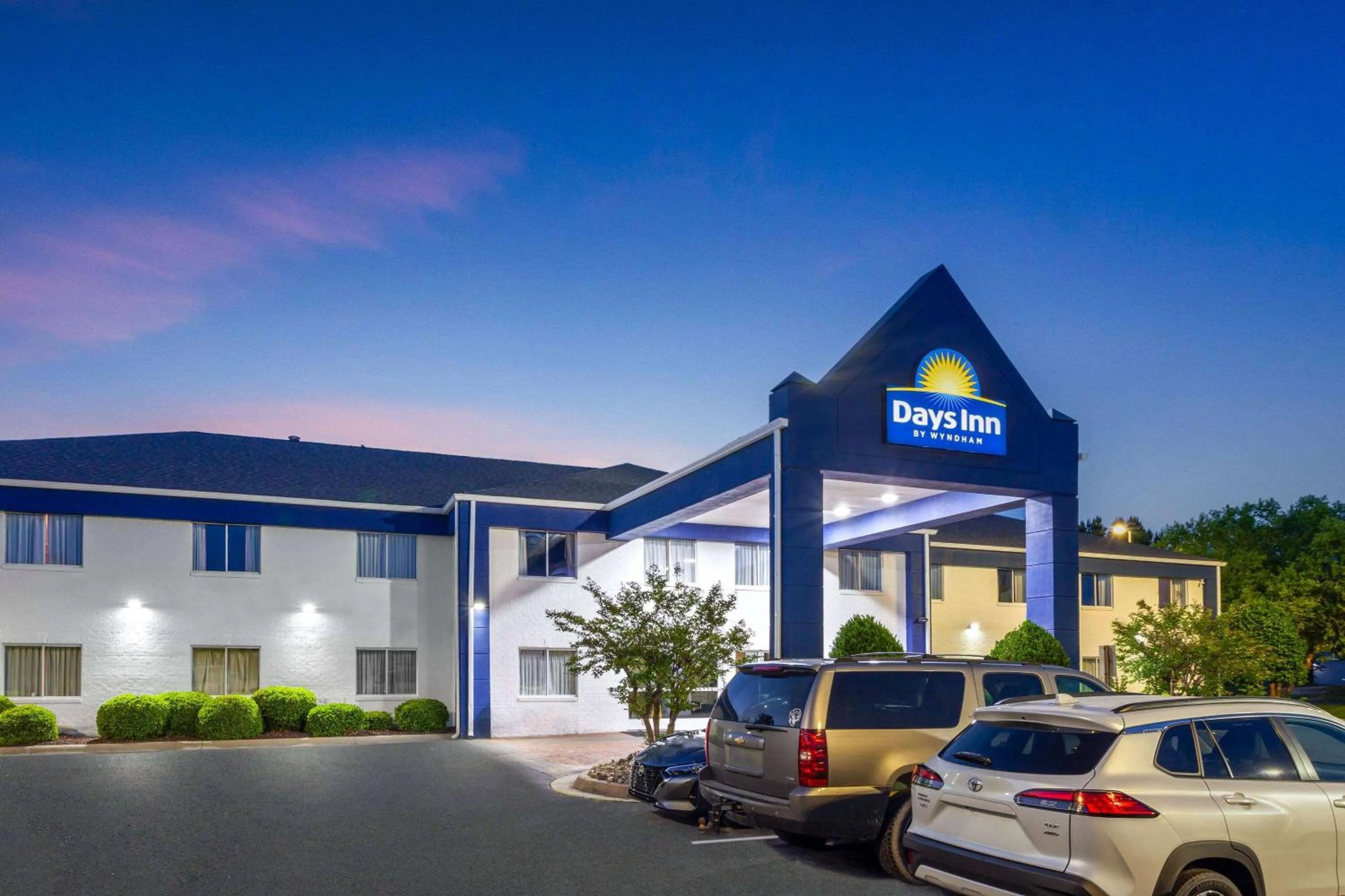 Property building in Days Inn & Suites by Wyndham Siler City