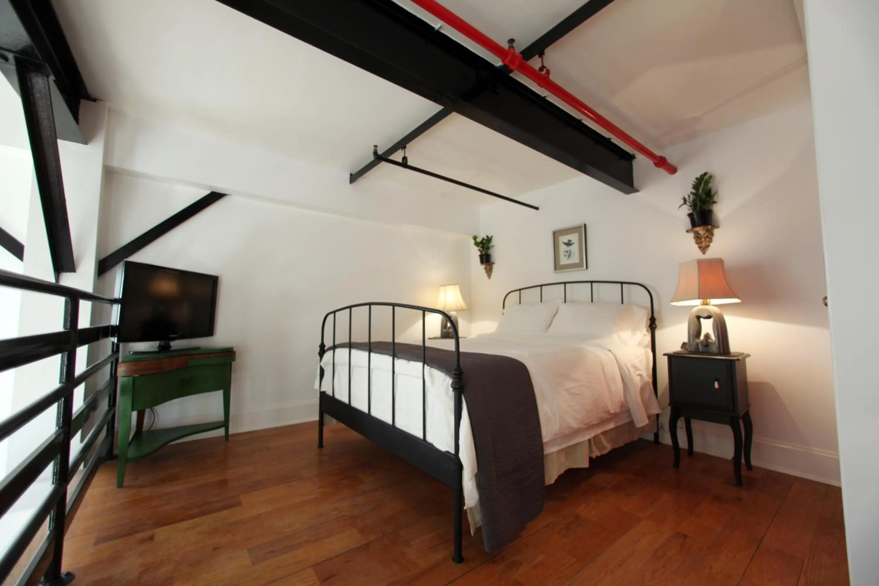 Bed in The Box House Hotel