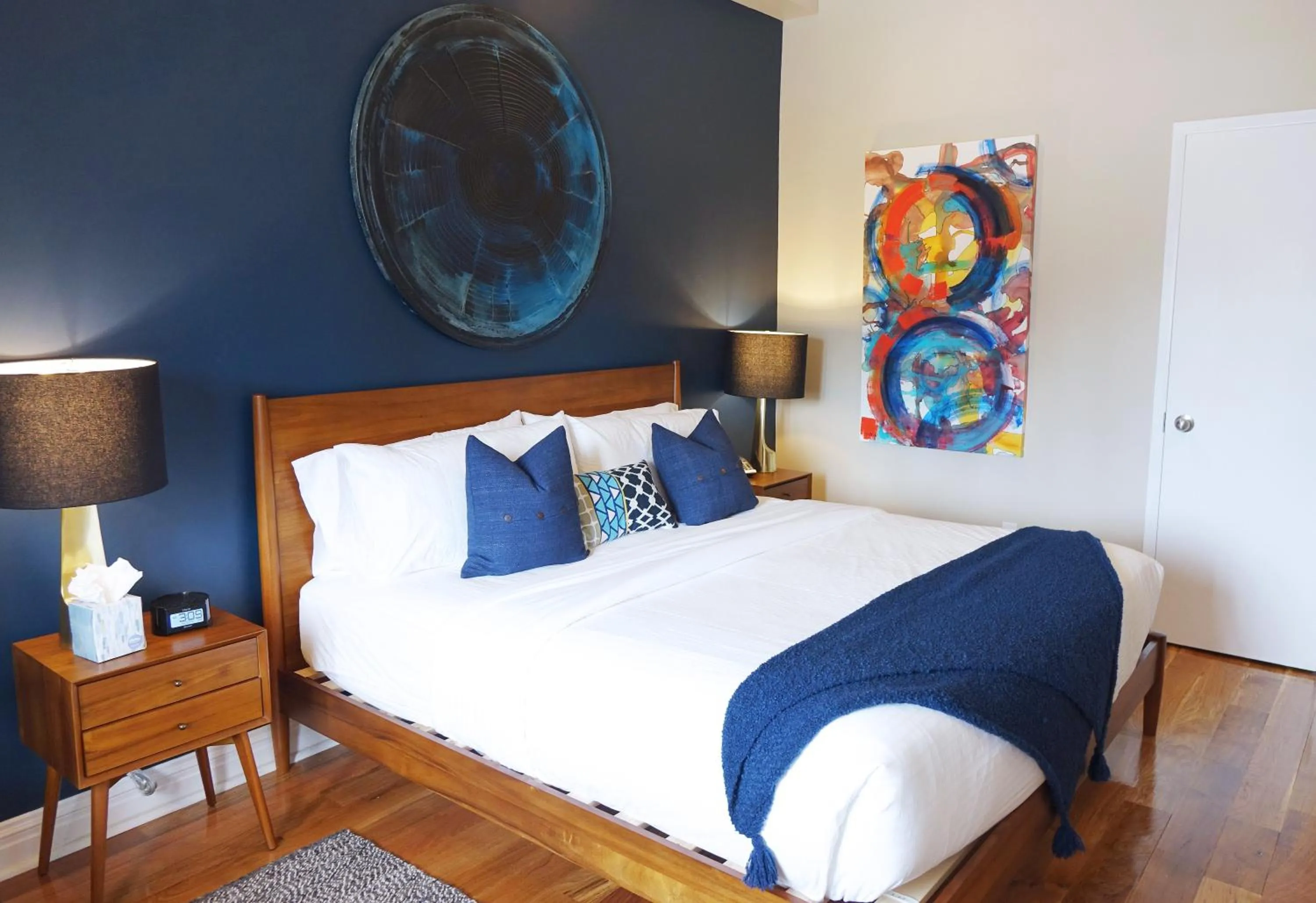 Photo of the whole room, Bed in The Box House Hotel