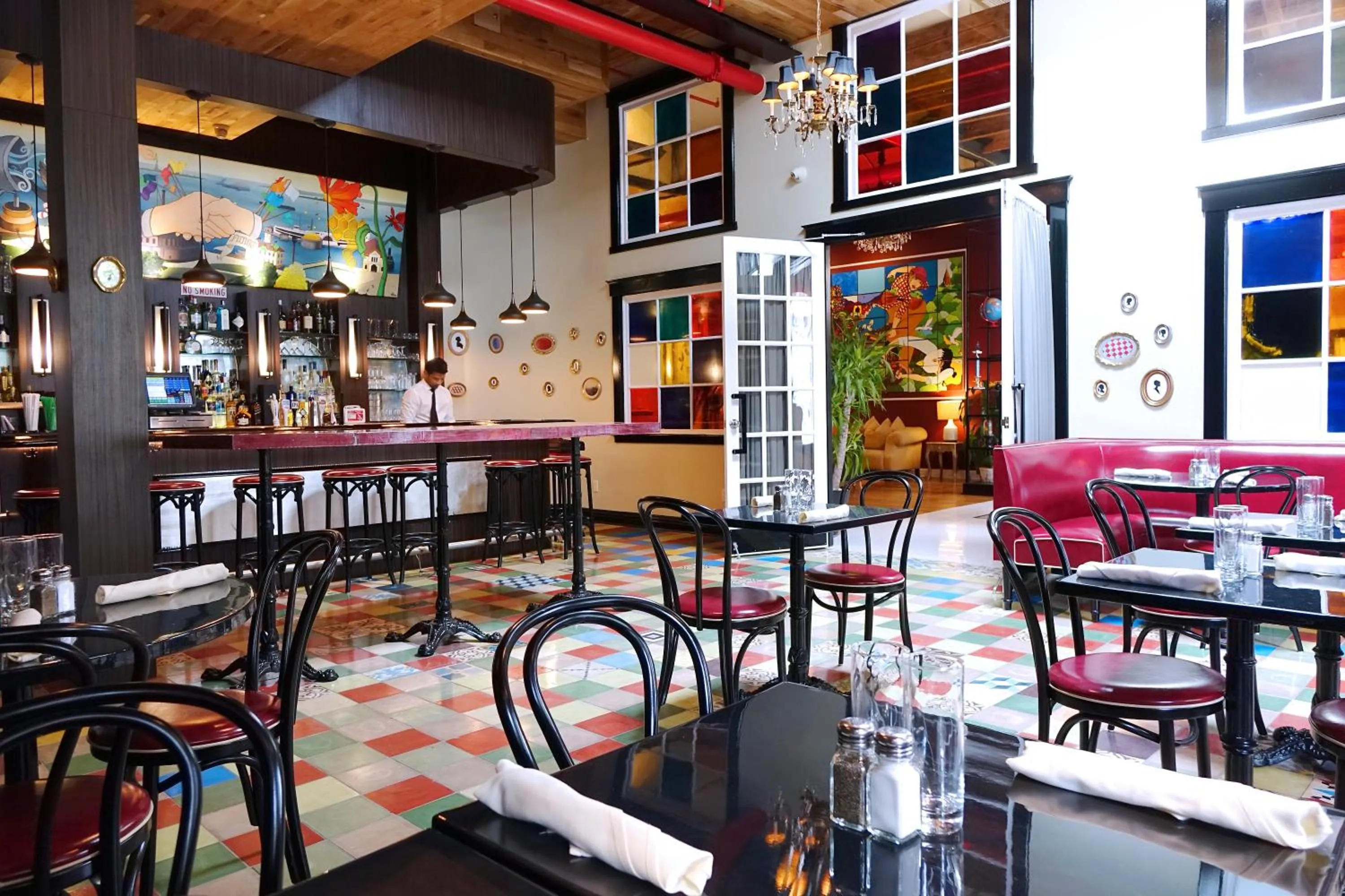 Restaurant/places to eat in The Box House Hotel