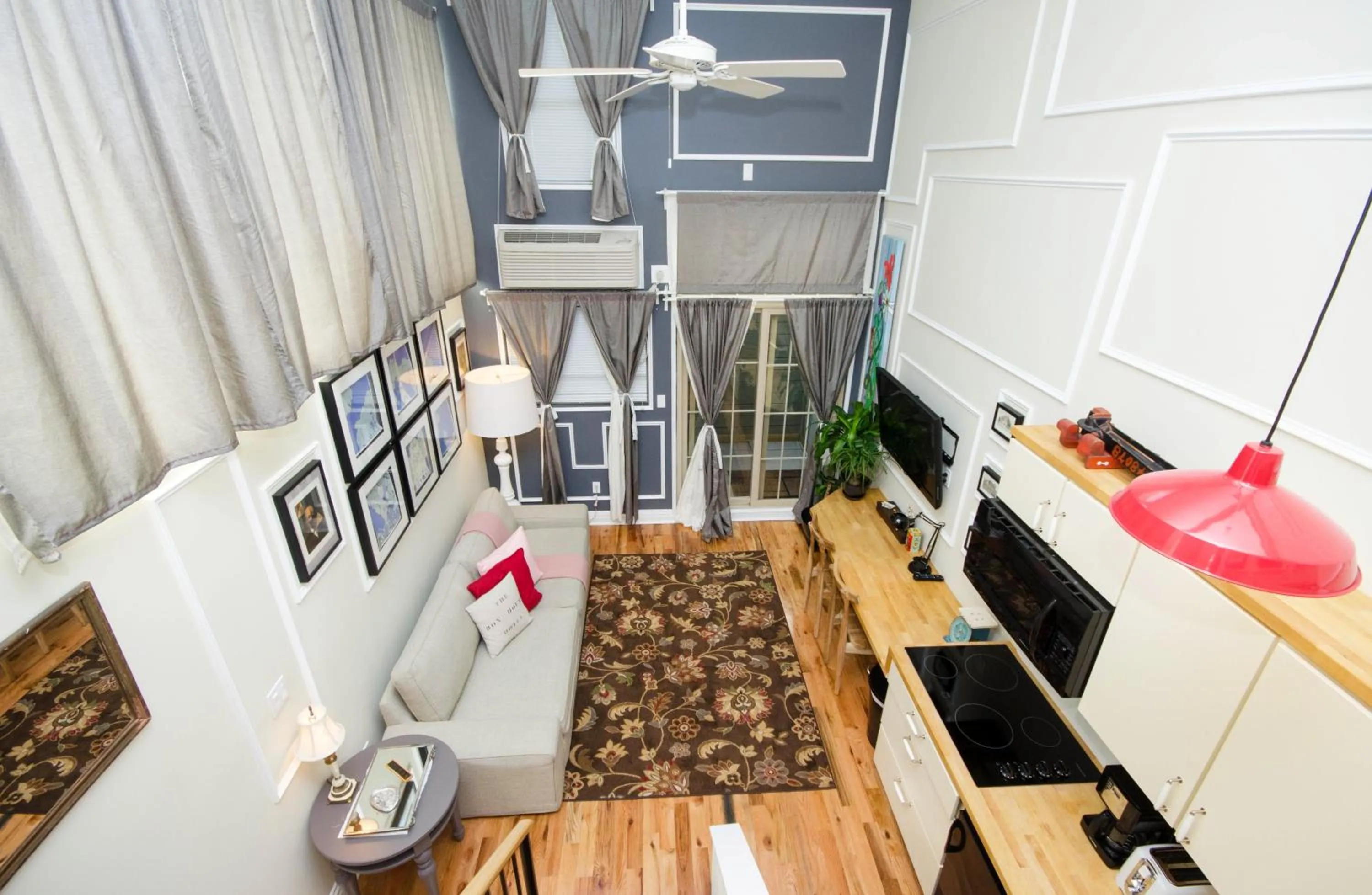 Photo of the whole room in The Box House Hotel