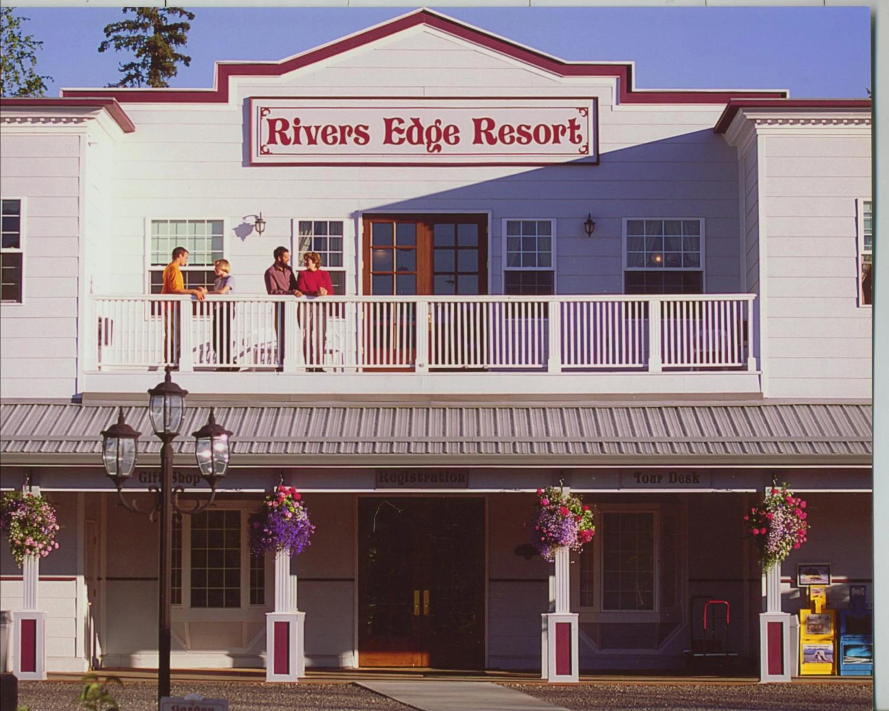Facade/entrance in River's Edge Resort