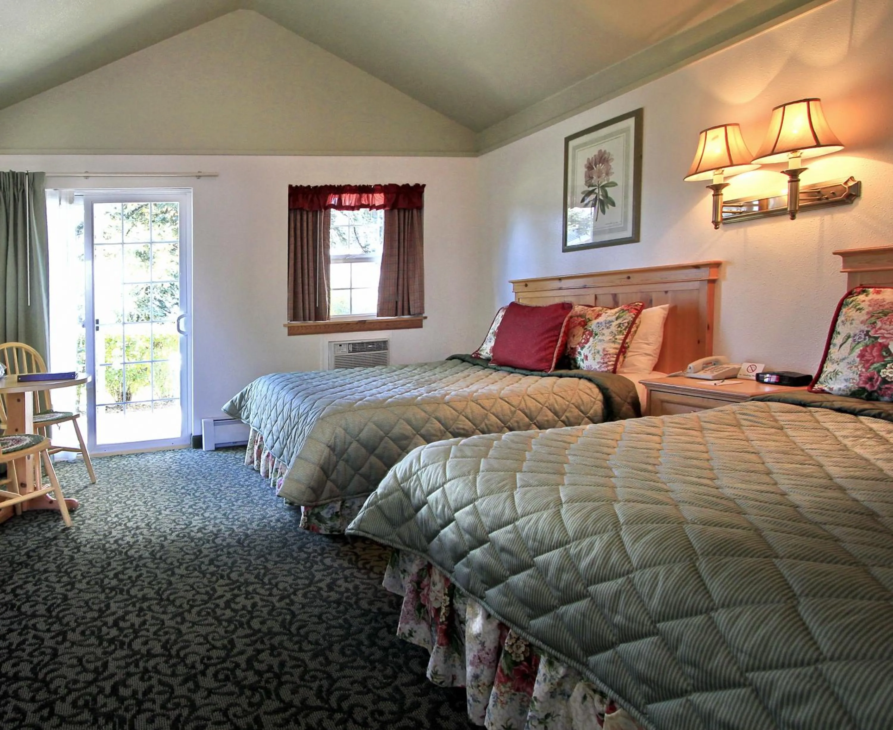 Photo of the whole room, Bed in River's Edge Resort