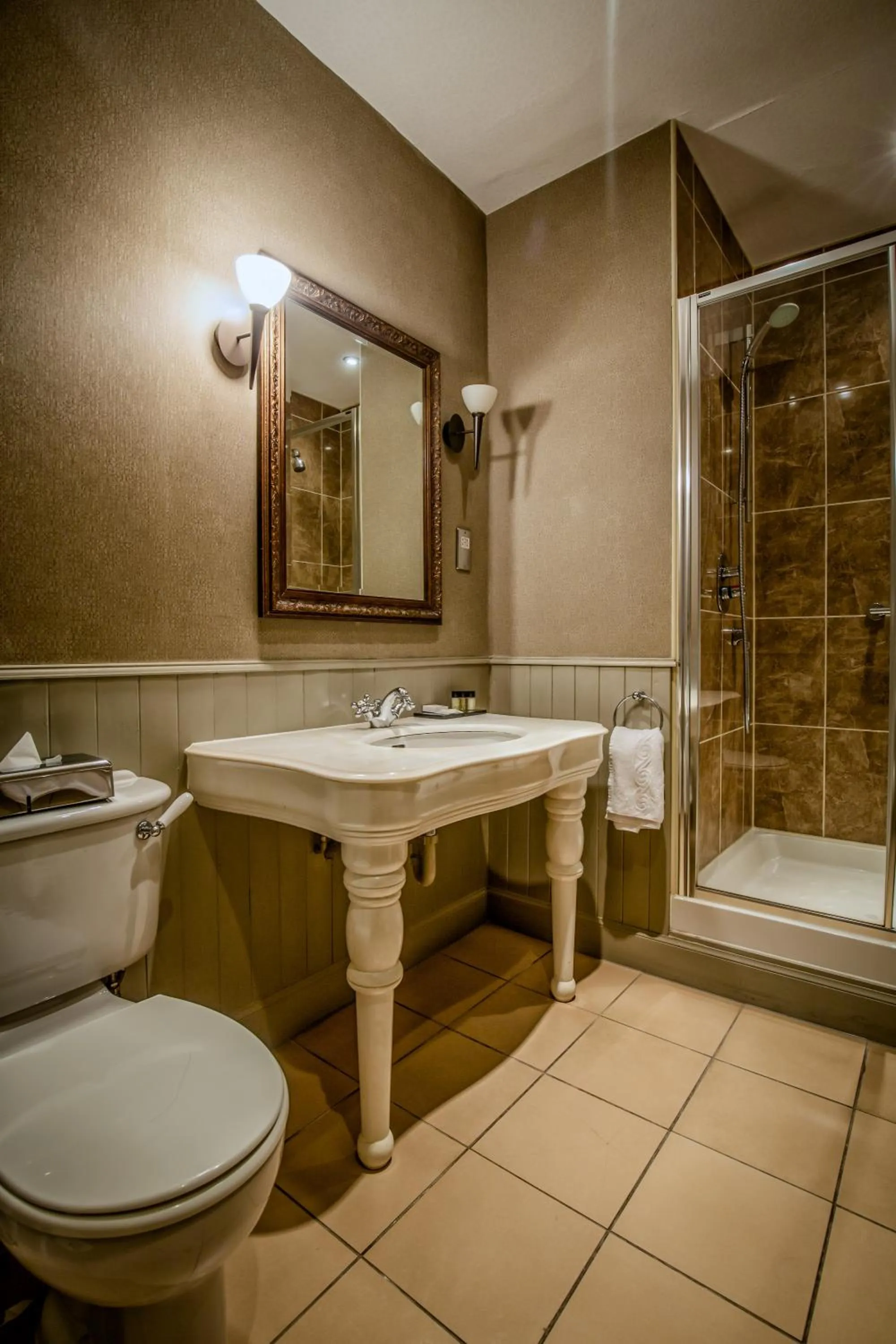 Shower in Dunkeld House Hotel