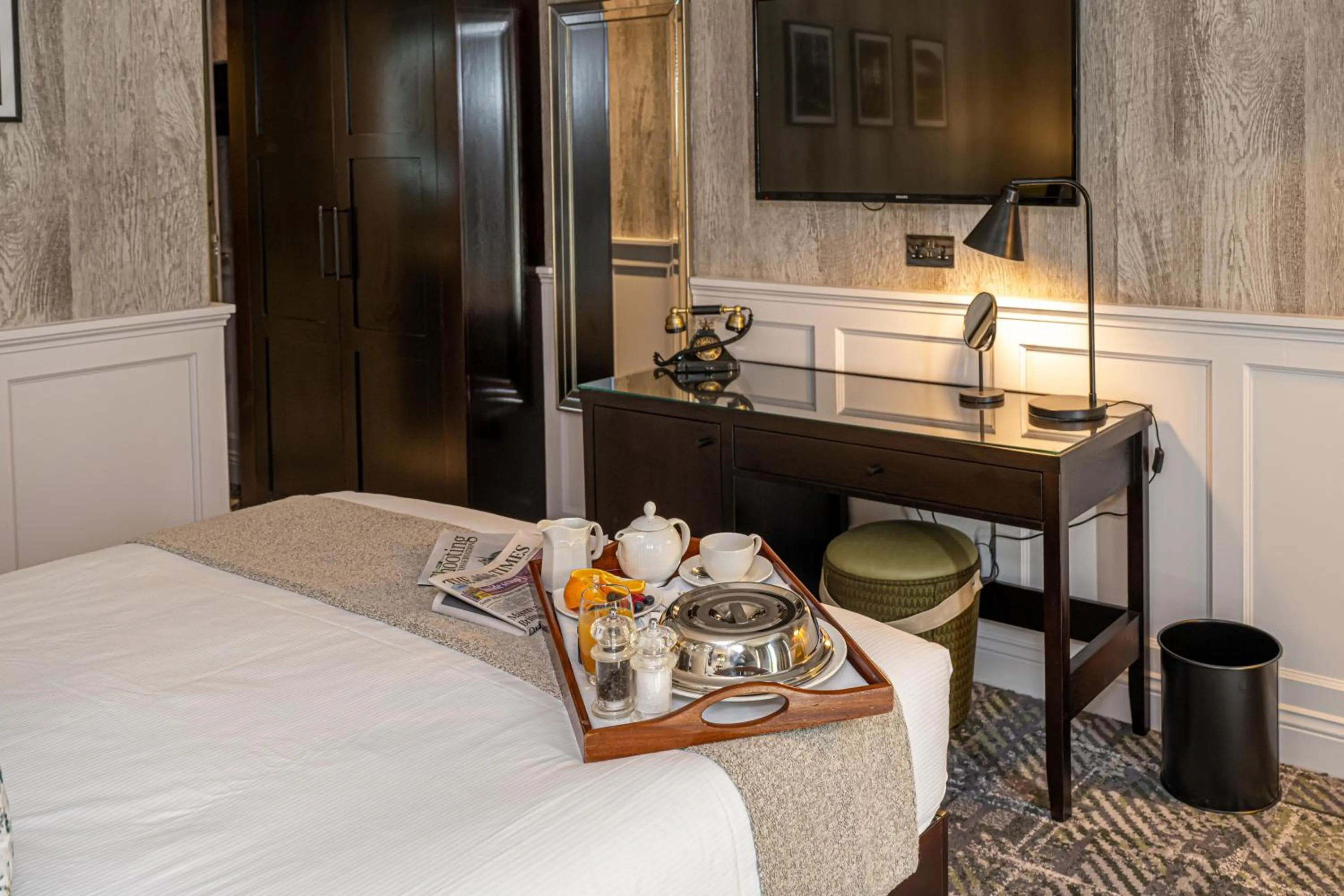 Photo of the whole room, Bed in Dunkeld House Hotel