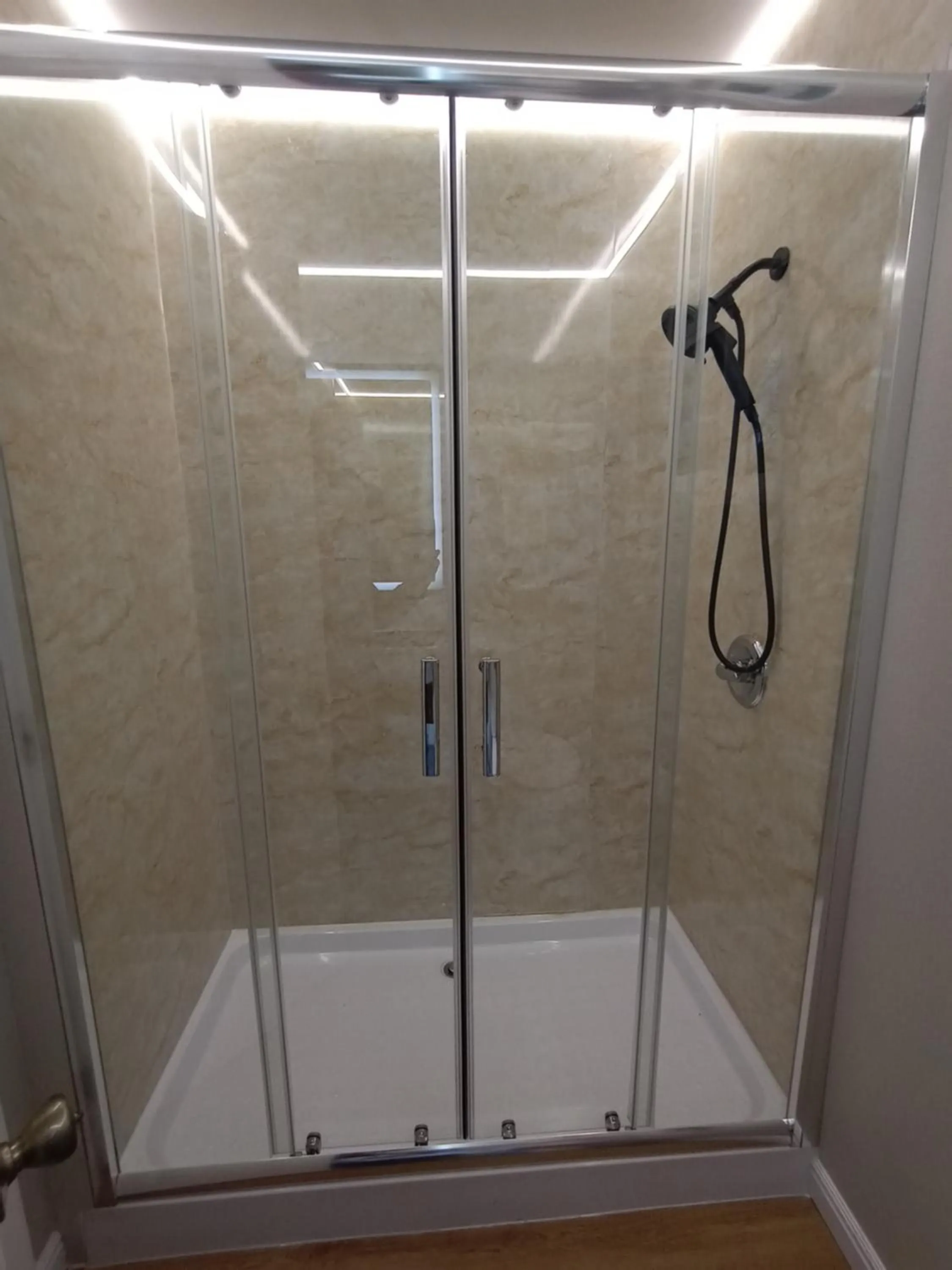 Shower in Mountain View Motel