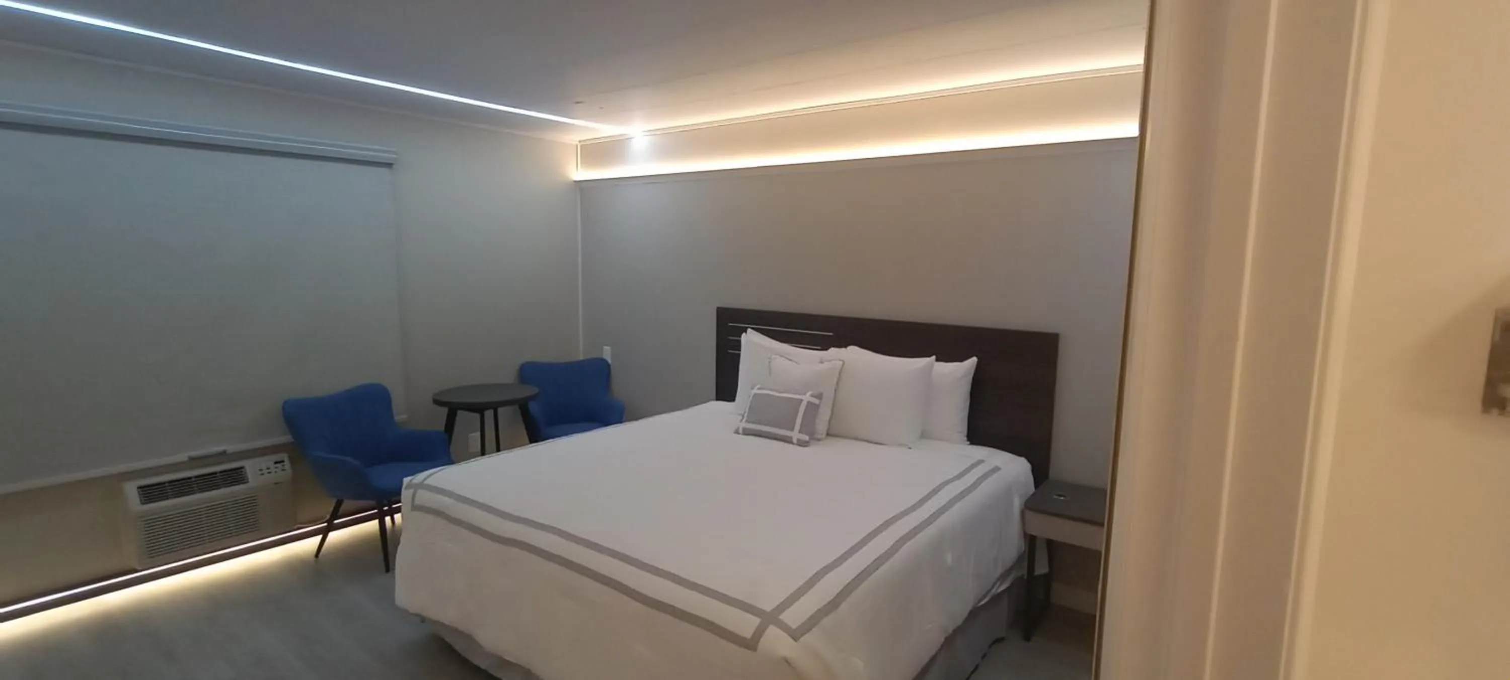 Bed in Mountain View Motel