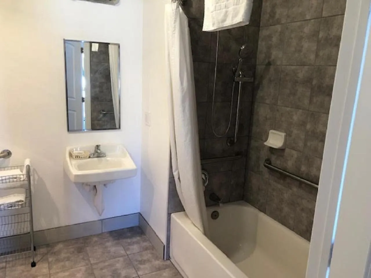 Bathroom in Mountain View Motel