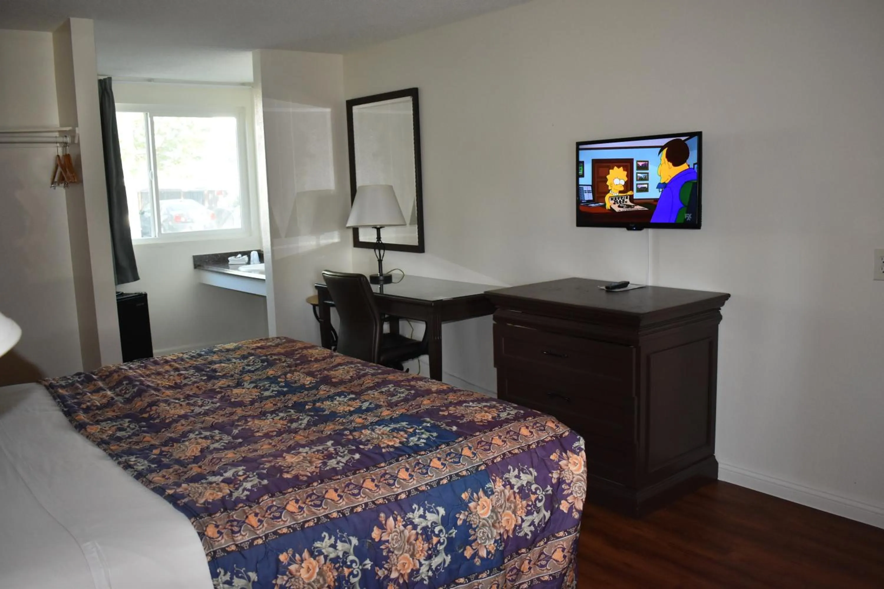 Photo of the whole room, Bed in Valley Hotel