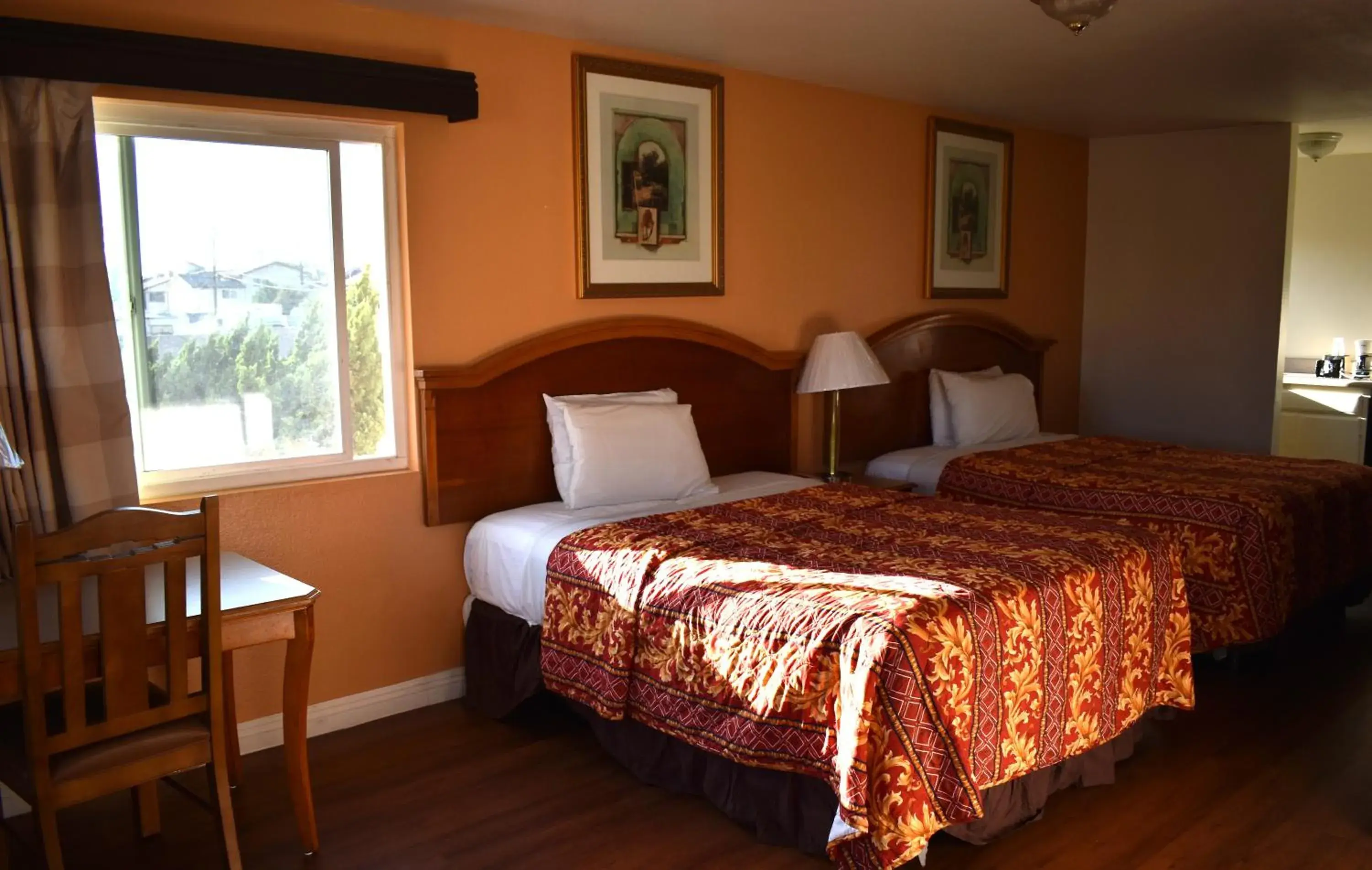 Deluxe Double Room with Bath in Valley Hotel Deluxe Double Room with Bath in Valley Hotel