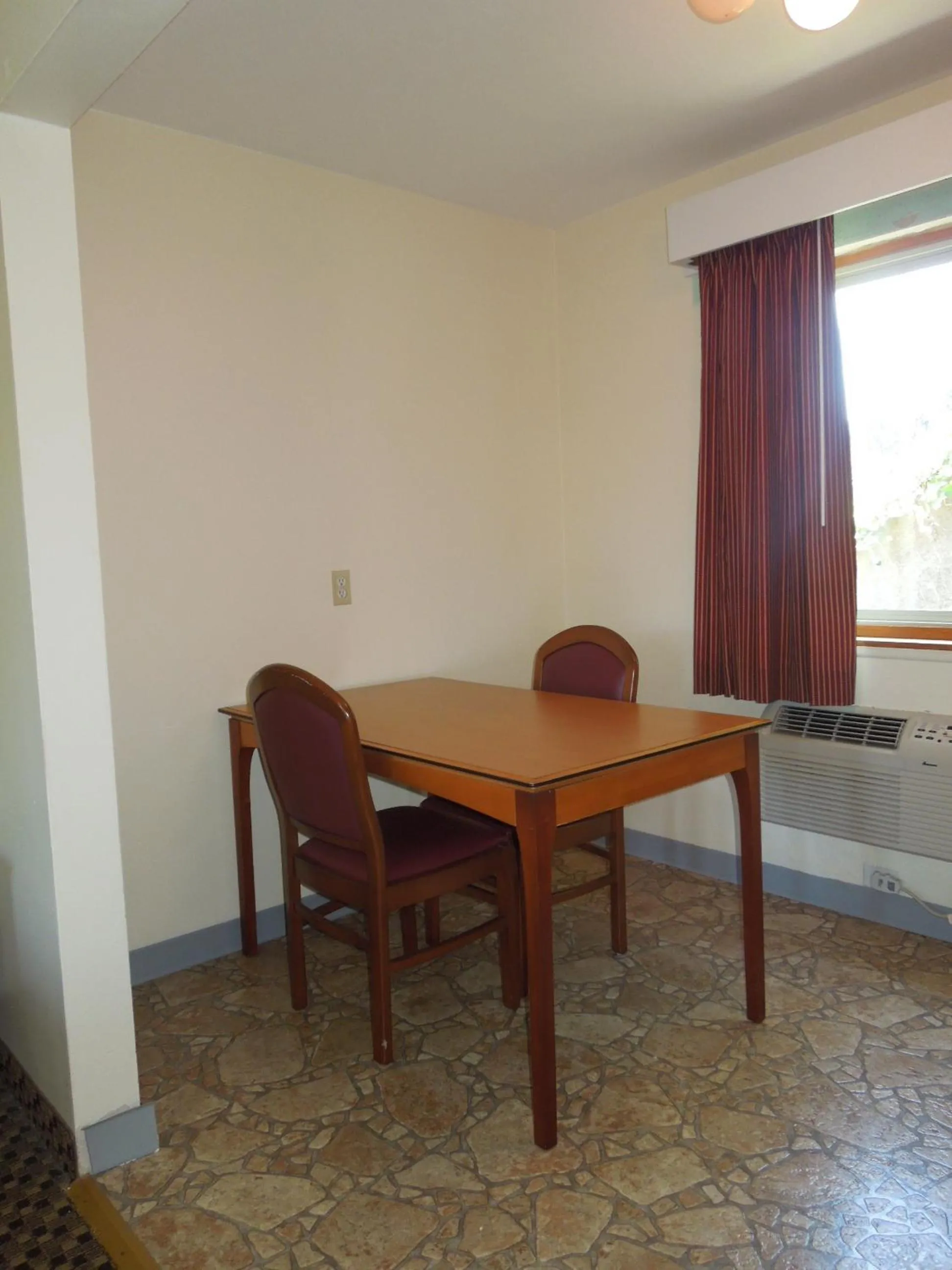 One-Bedroom Suite in Monticello Motel