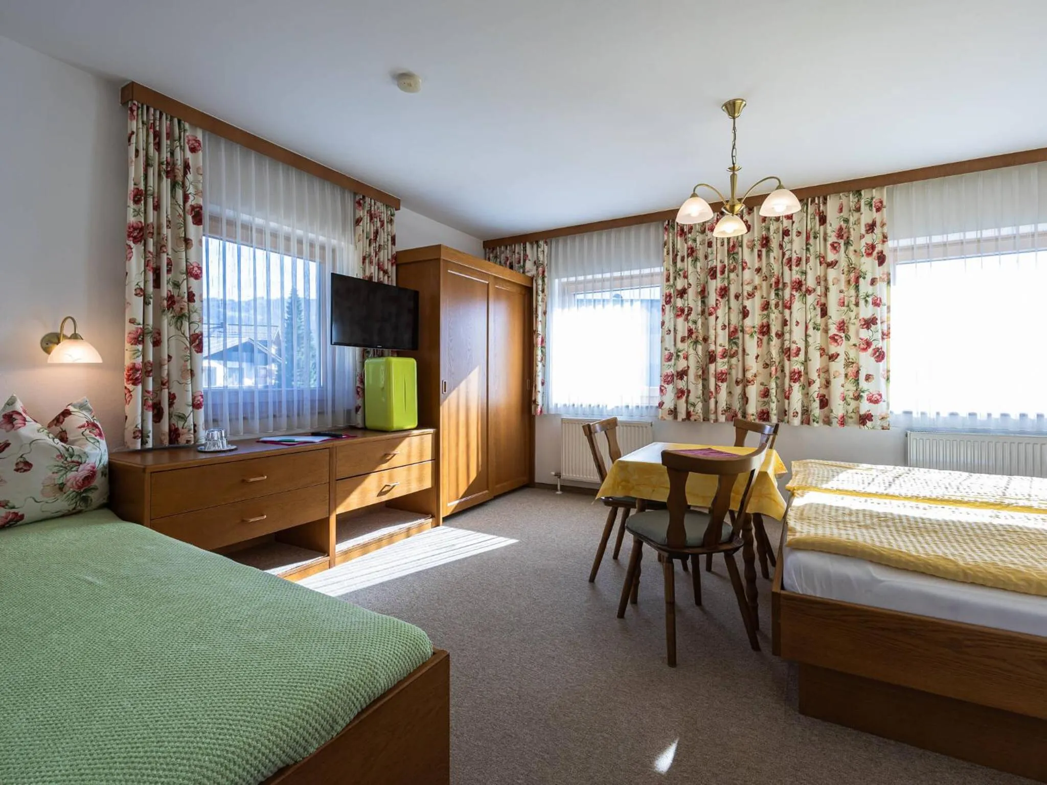 Photo of the whole room, Bed in Gästehaus Bleiweis-Zehentner