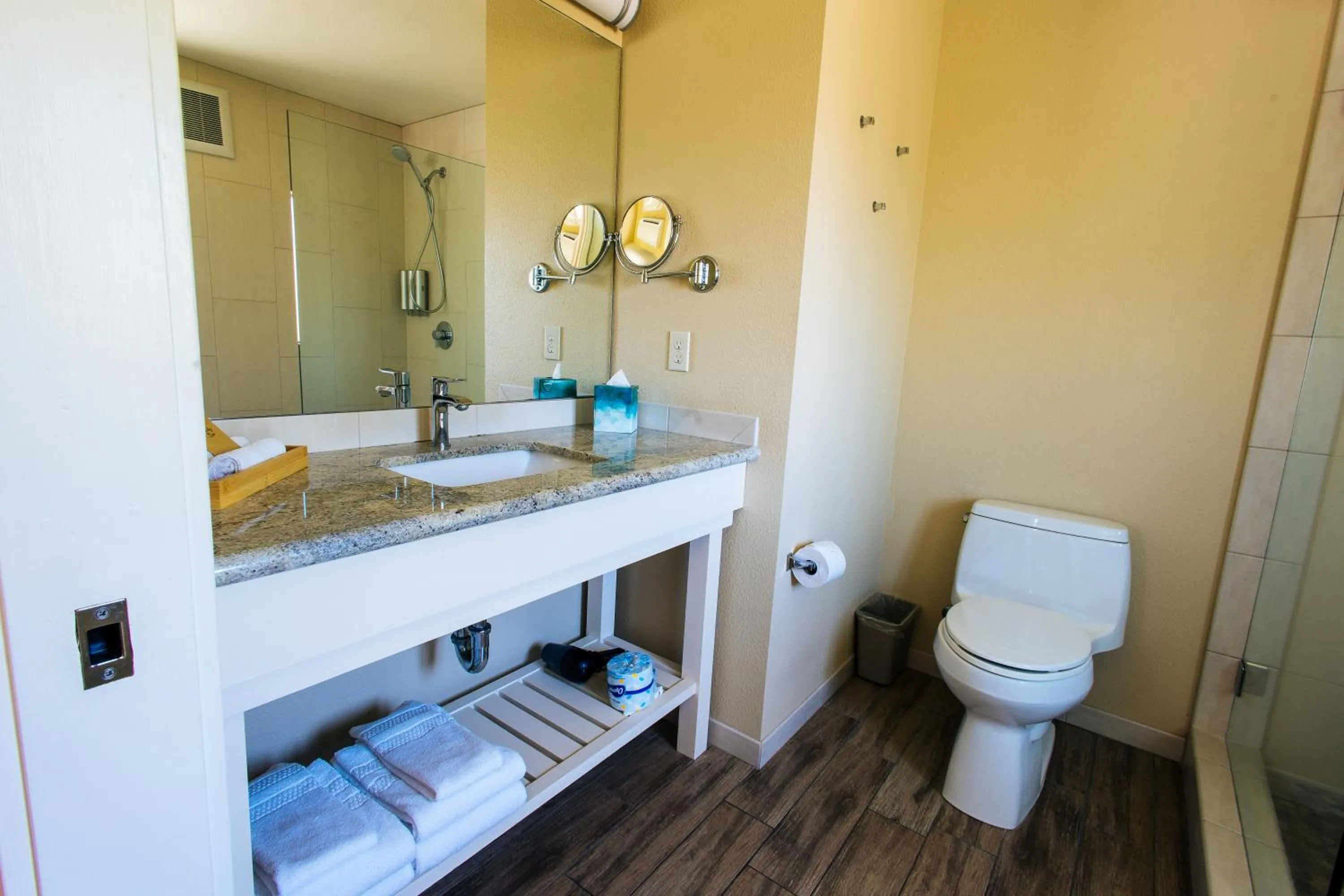 Bathroom in Calistoga Spa Hot Springs - Authentic Hot Springs Spa & Resort