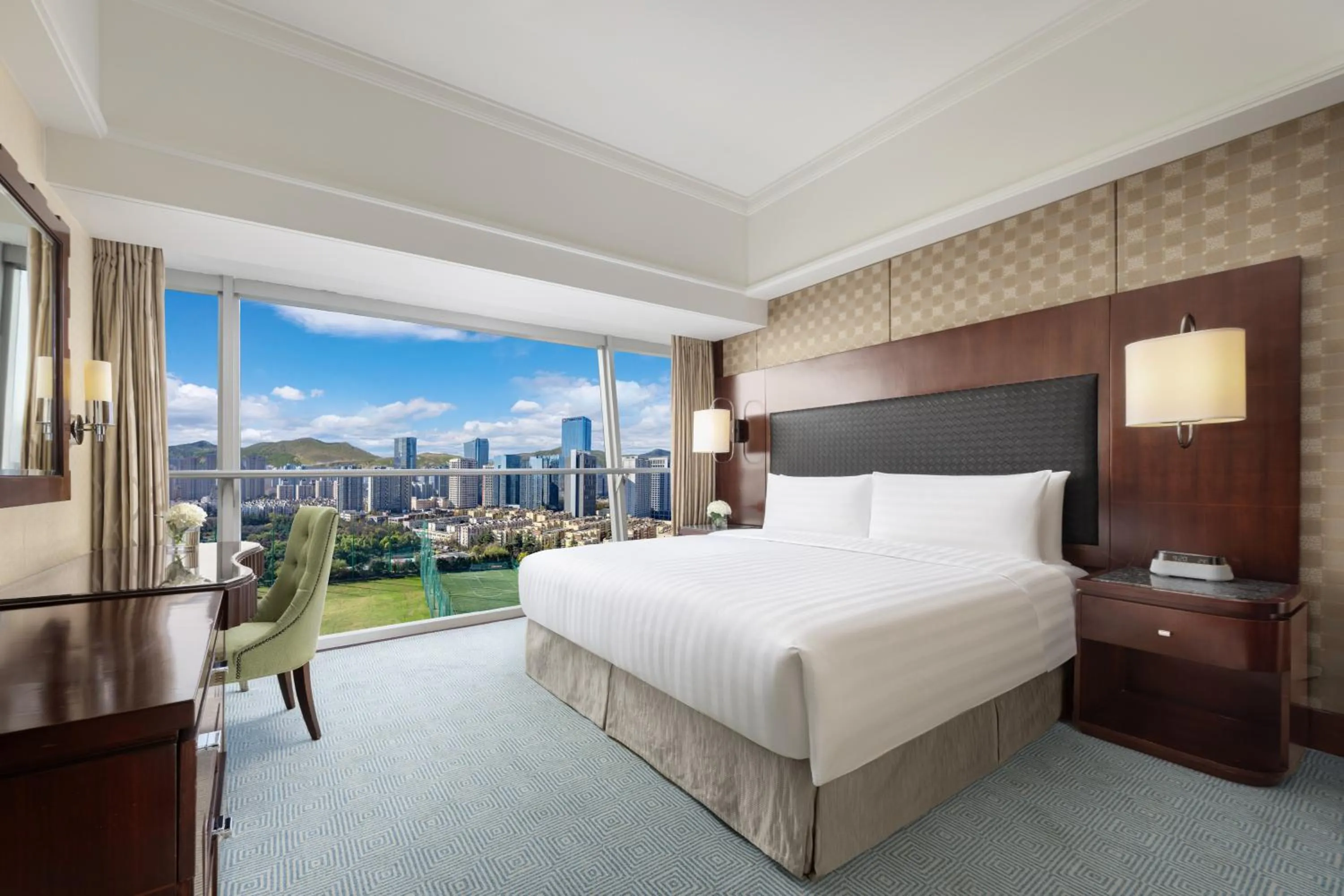 Garden view, Bed in Shangri-La Xian