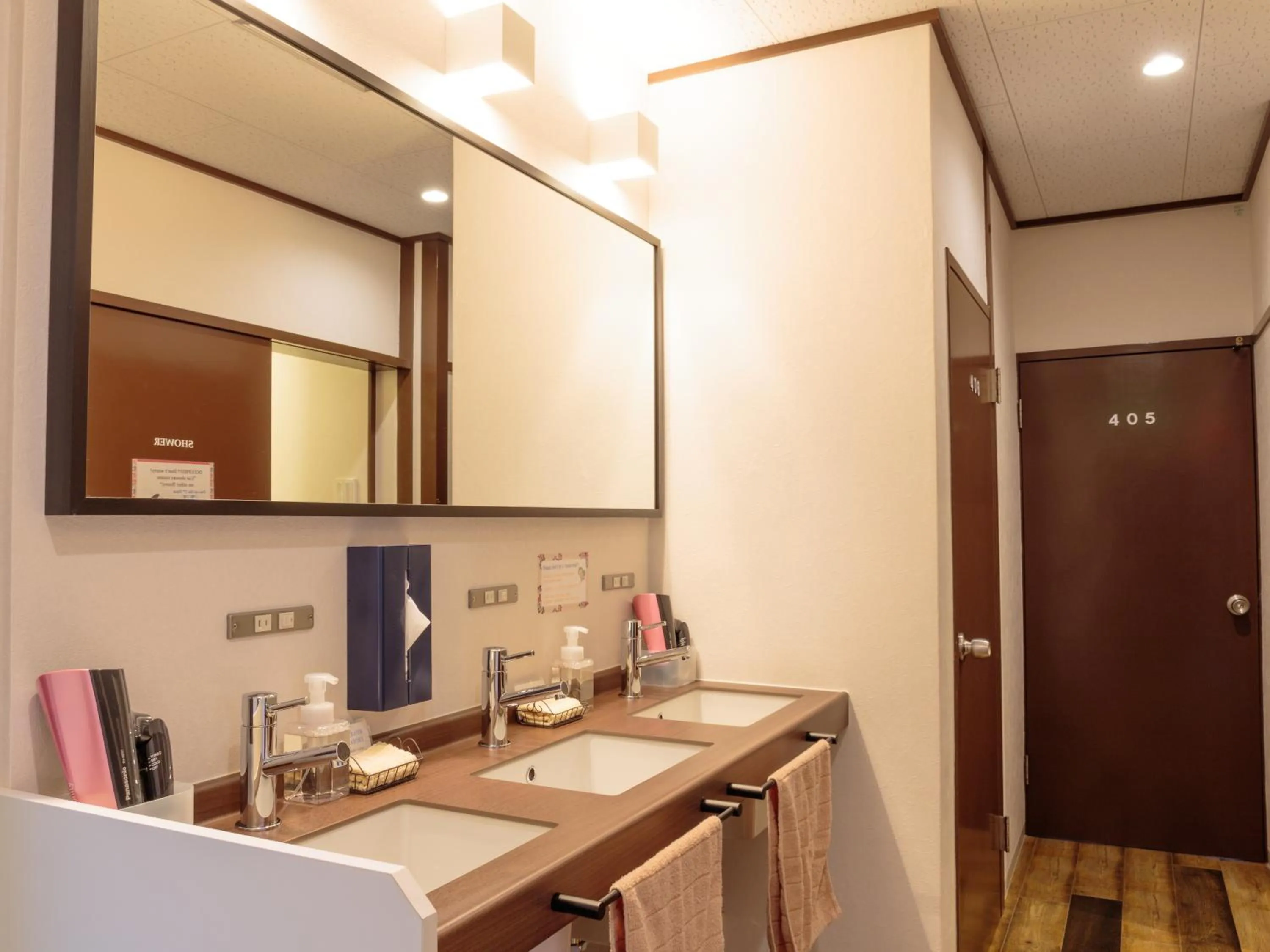 Area and facilities in J-Hoppers Hiroshima Guesthouse