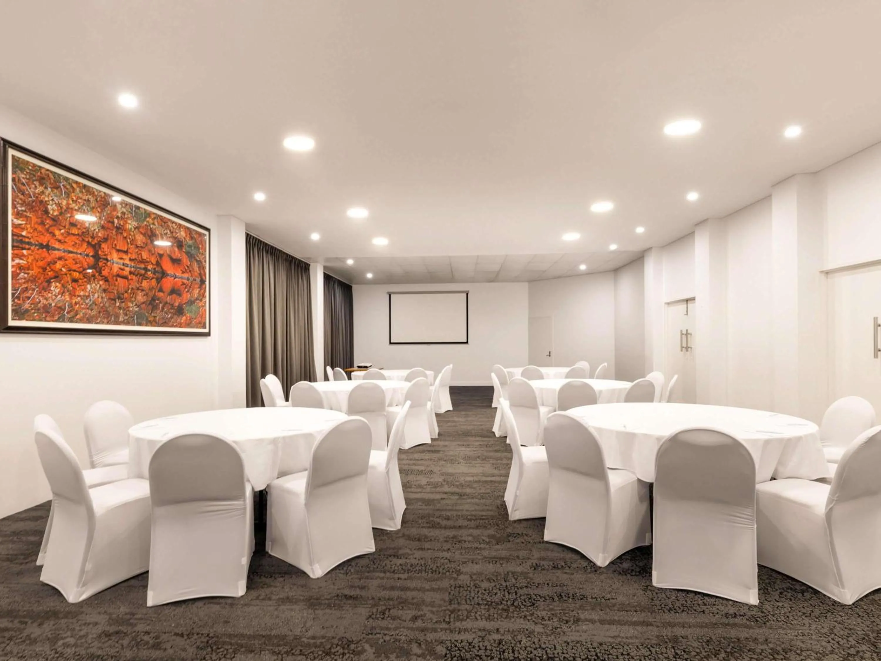 Meeting/conference room in Novotel Darwin CBD