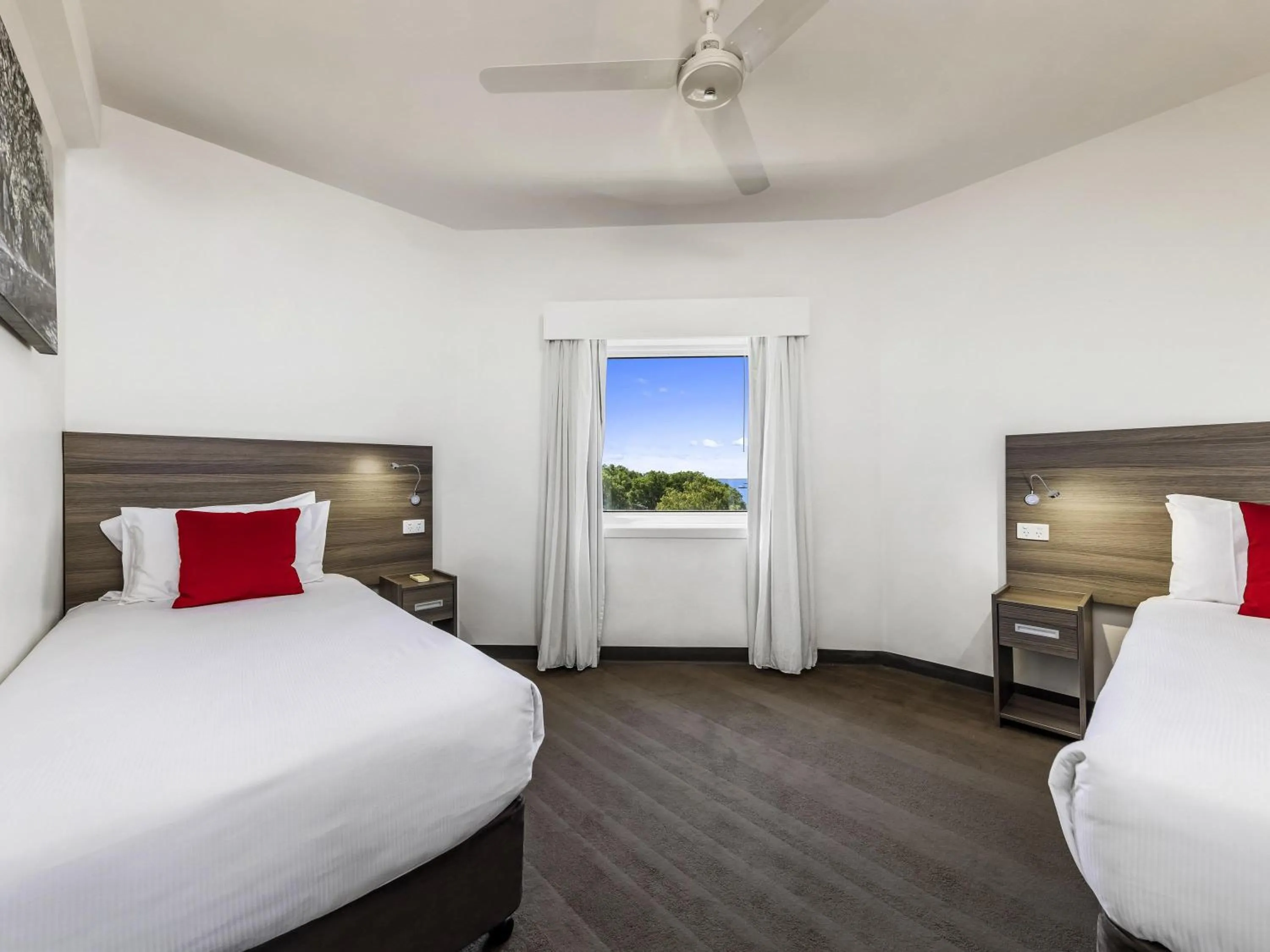 Bedroom, Bed in Novotel Darwin CBD