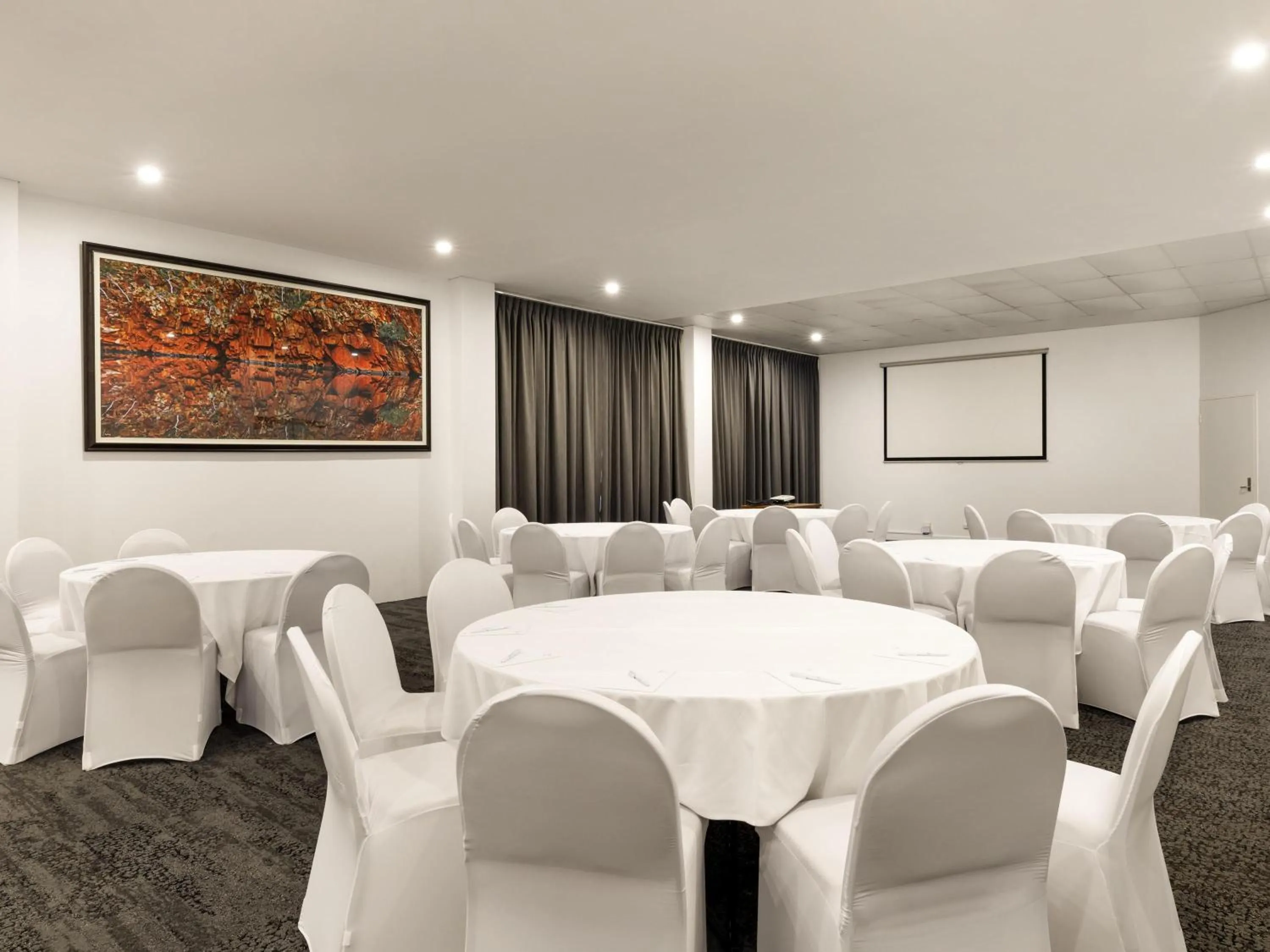 Meeting/conference room in Novotel Darwin CBD