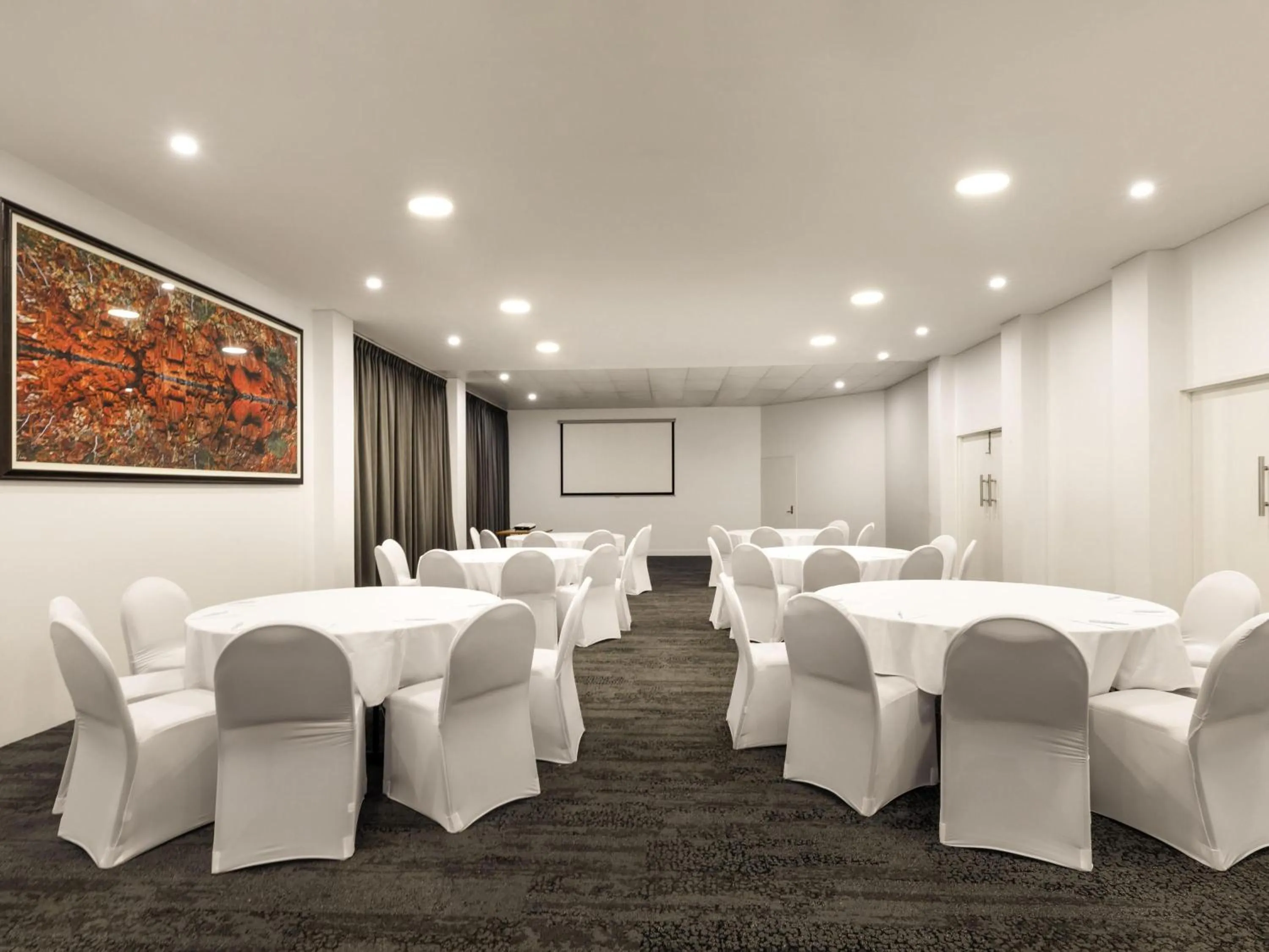 Meeting/conference room in Novotel Darwin CBD