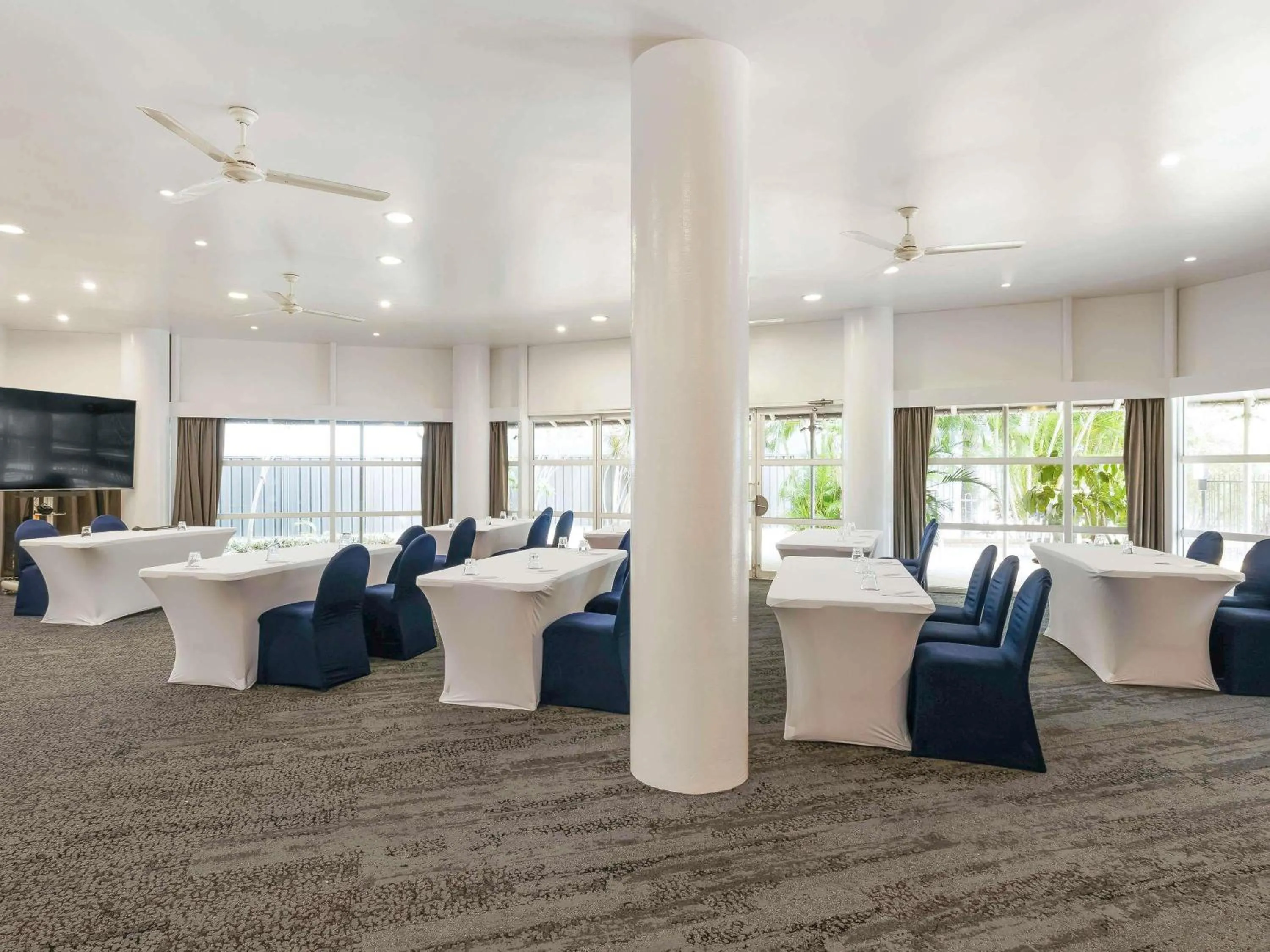 Meeting/conference room in Novotel Darwin CBD