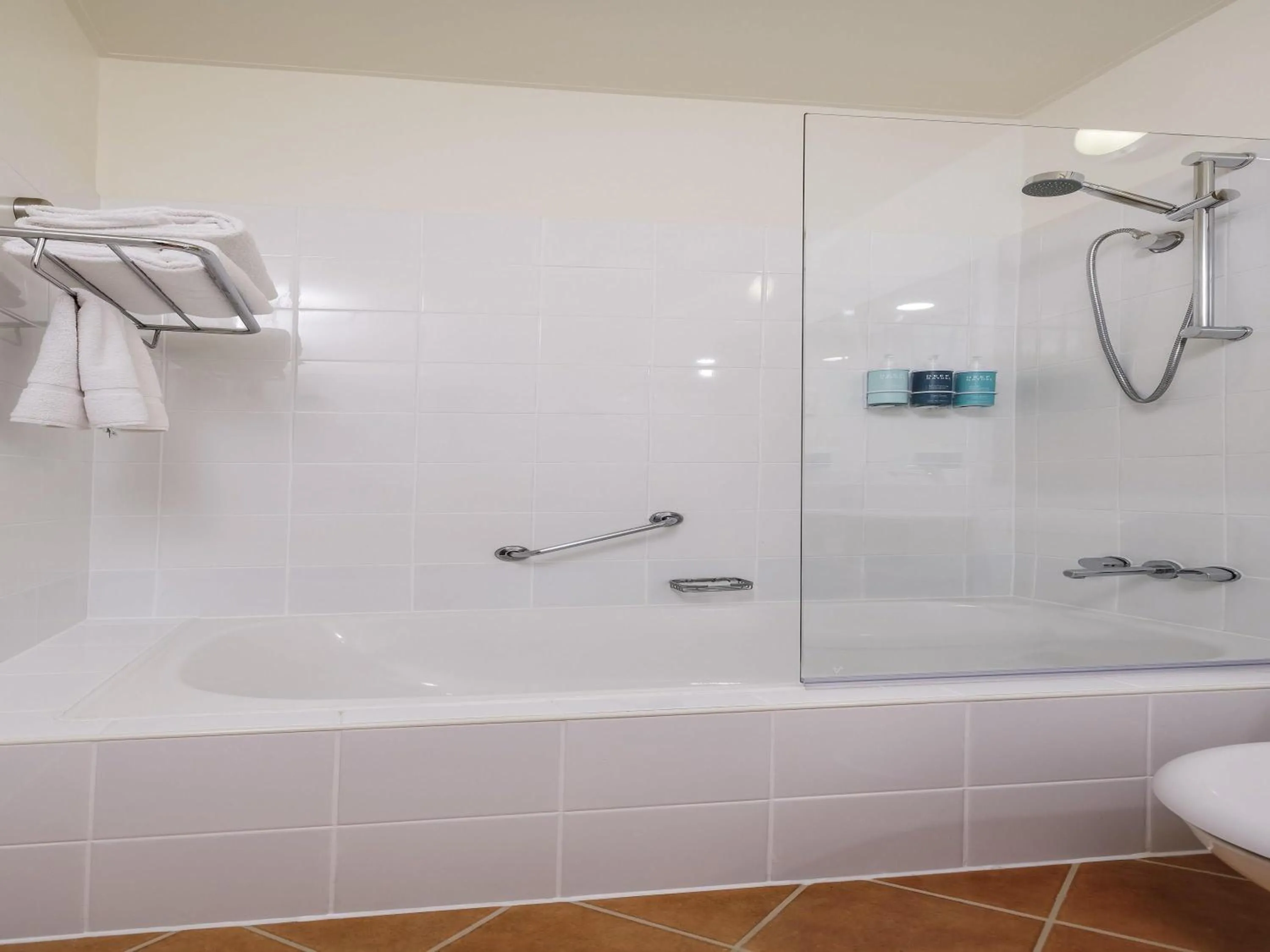 Photo of the whole room in Novotel Darwin CBD