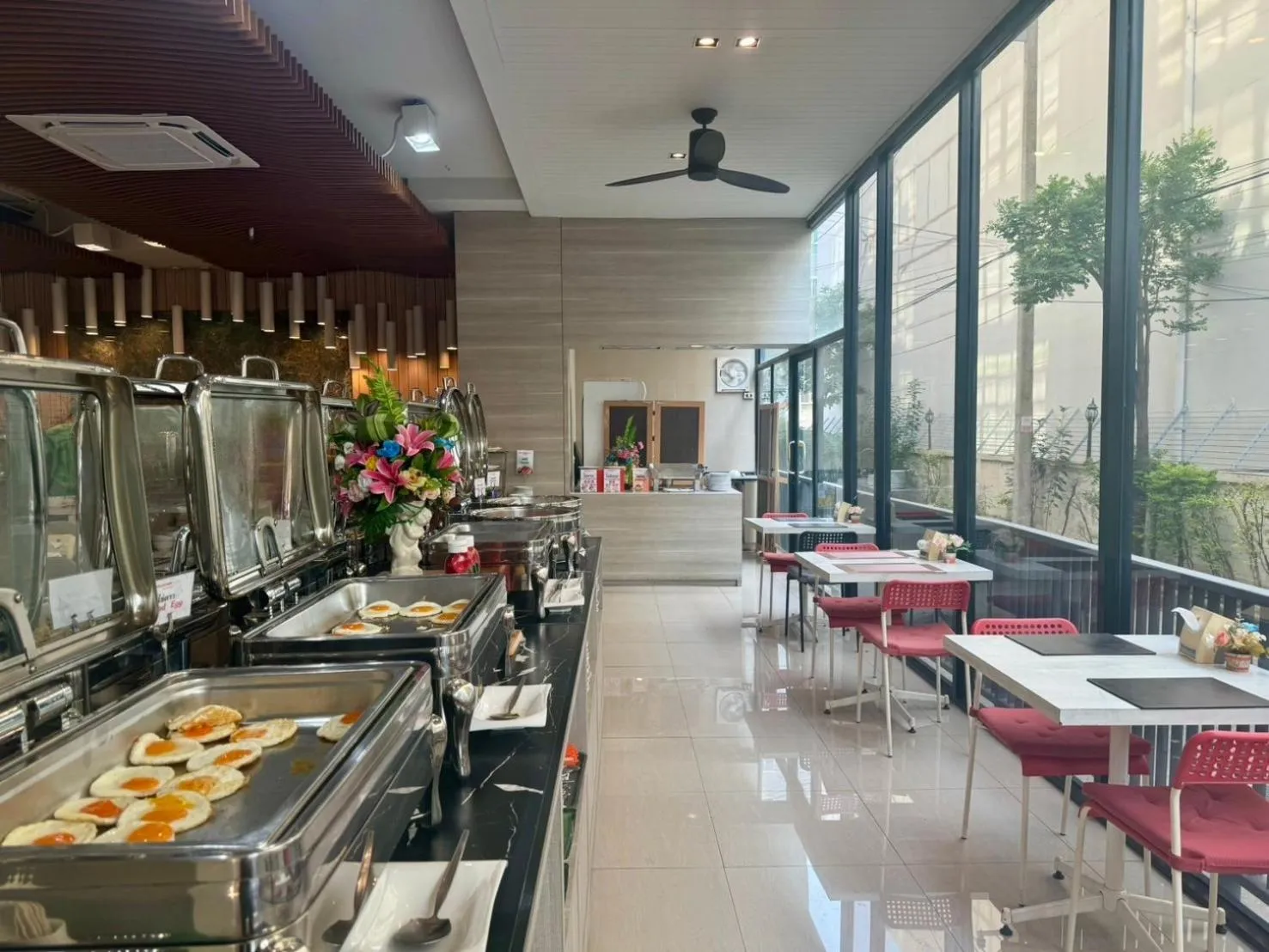 Restaurant/places to eat in Brighton Hotel Bangkok