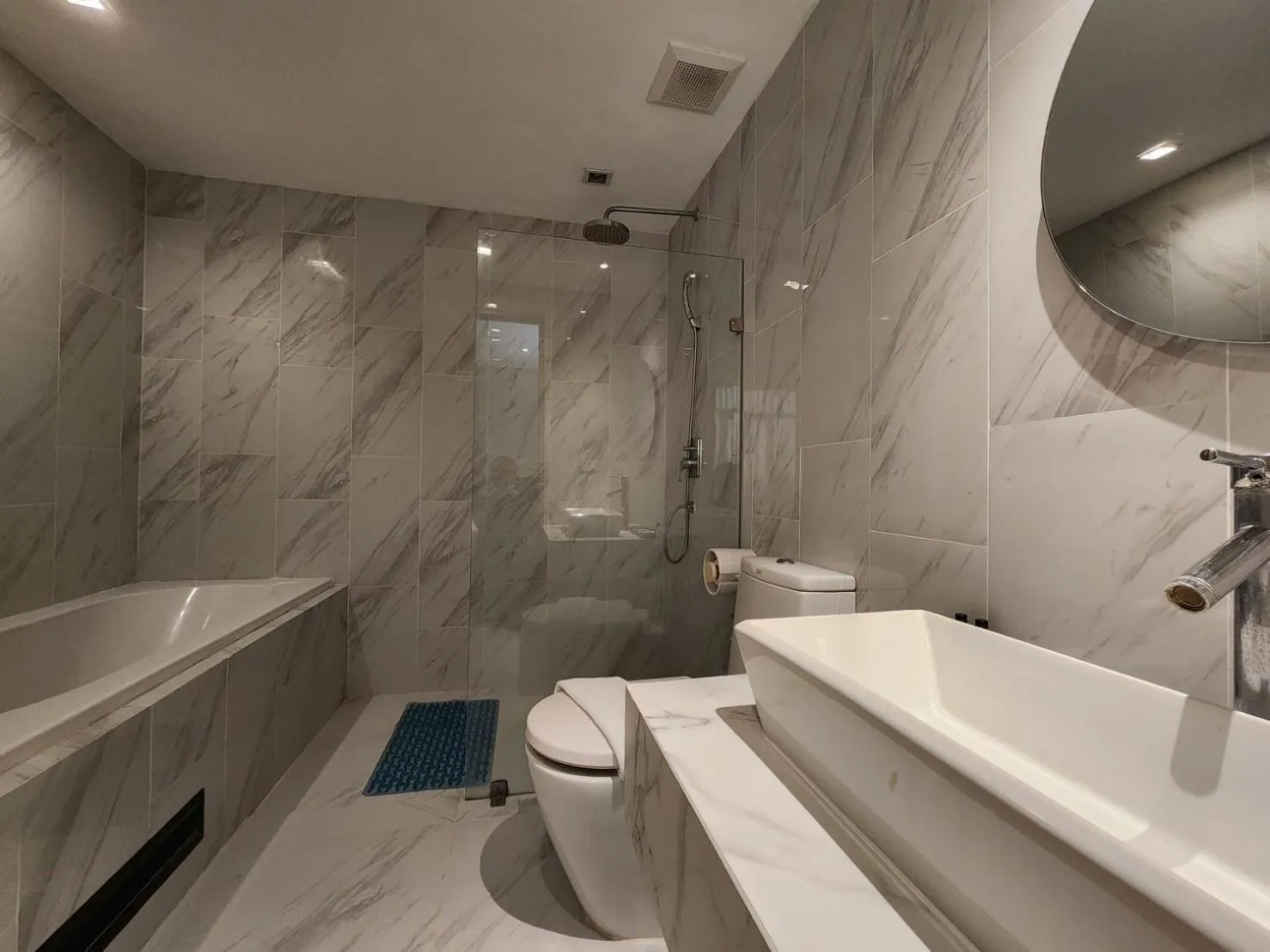 Bath in Brighton Hotel Bangkok