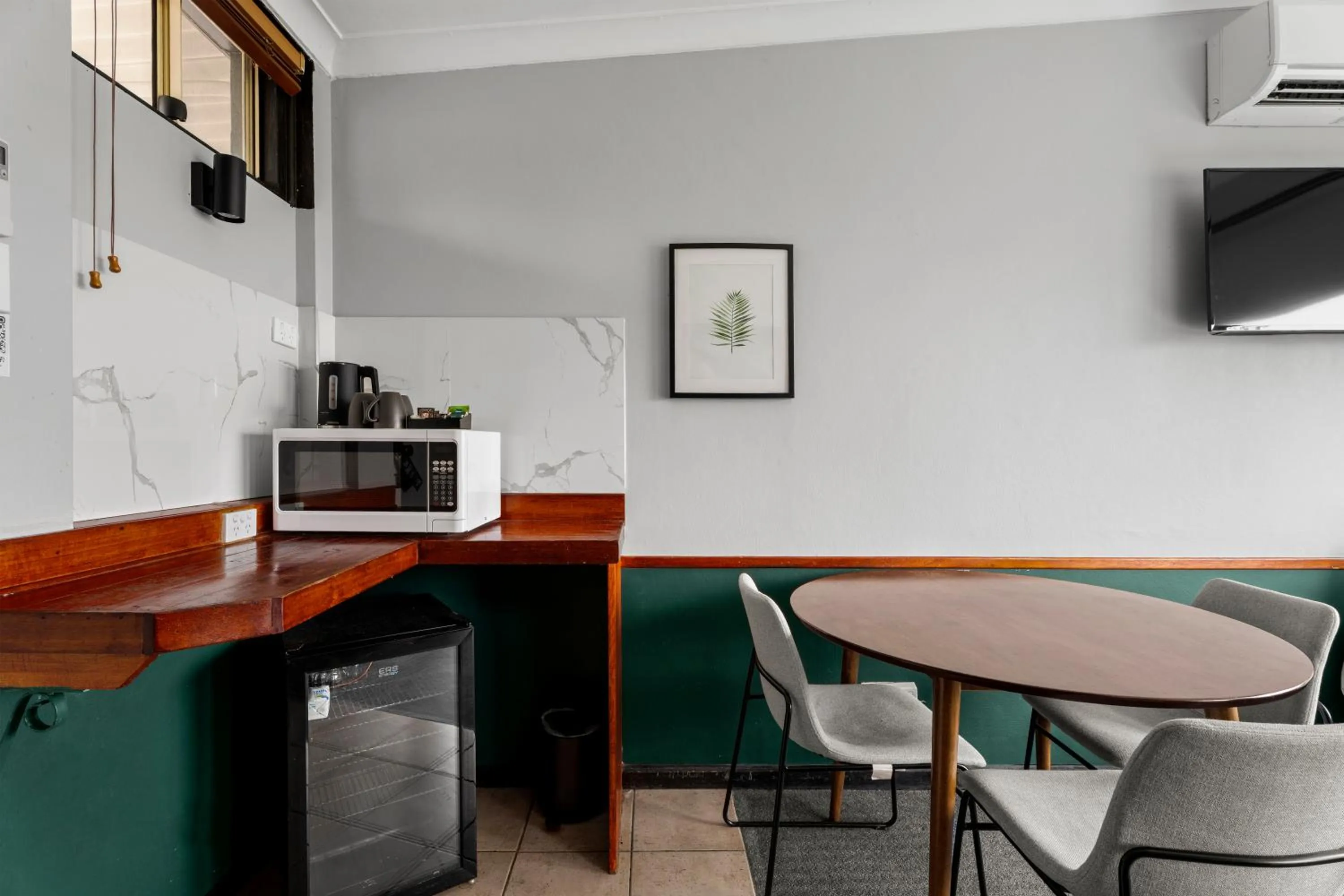 Seating area in Motel Echo Point