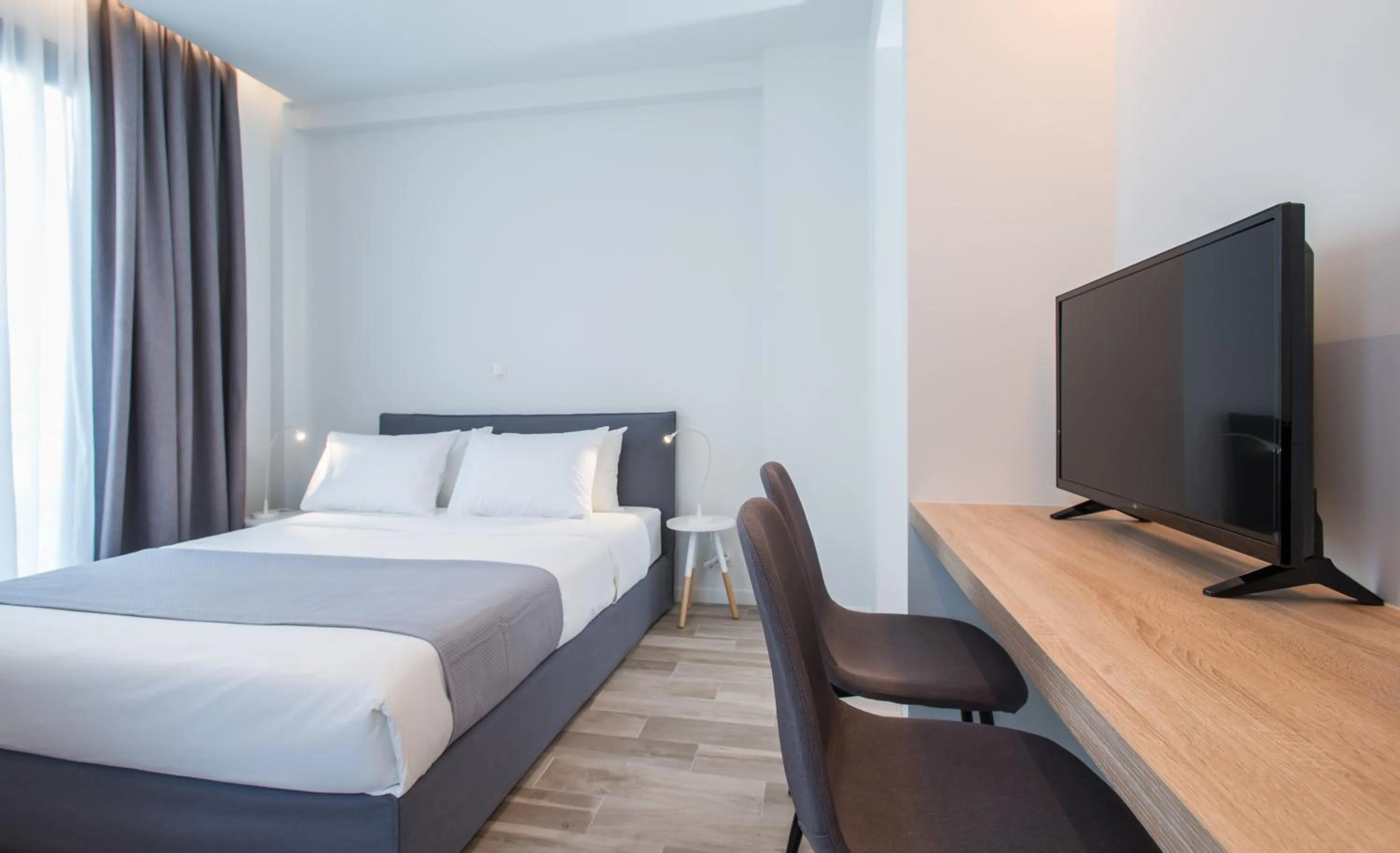 Bedroom, Bed in Spot Apart