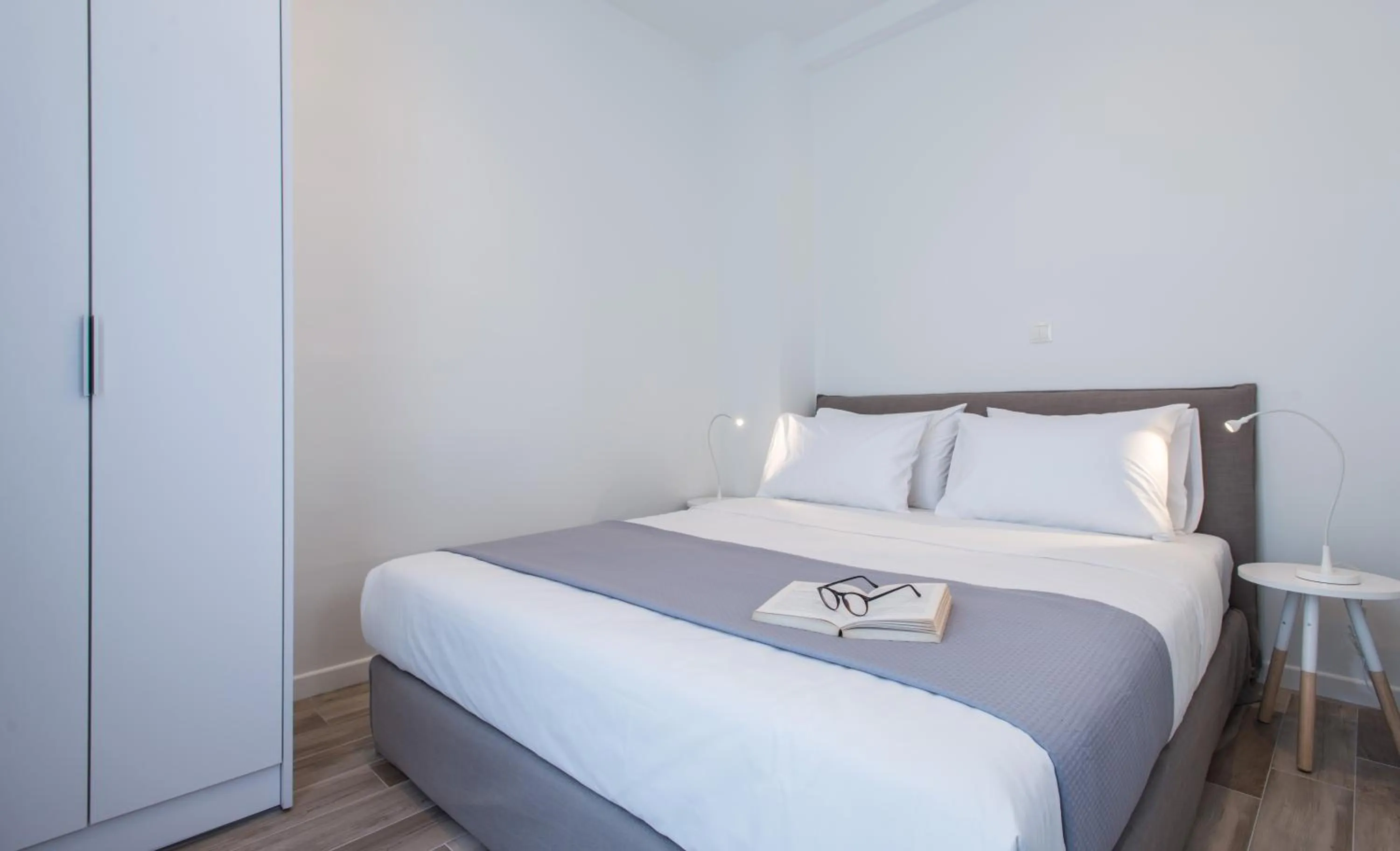 Bedroom, Bed in Spot Apart