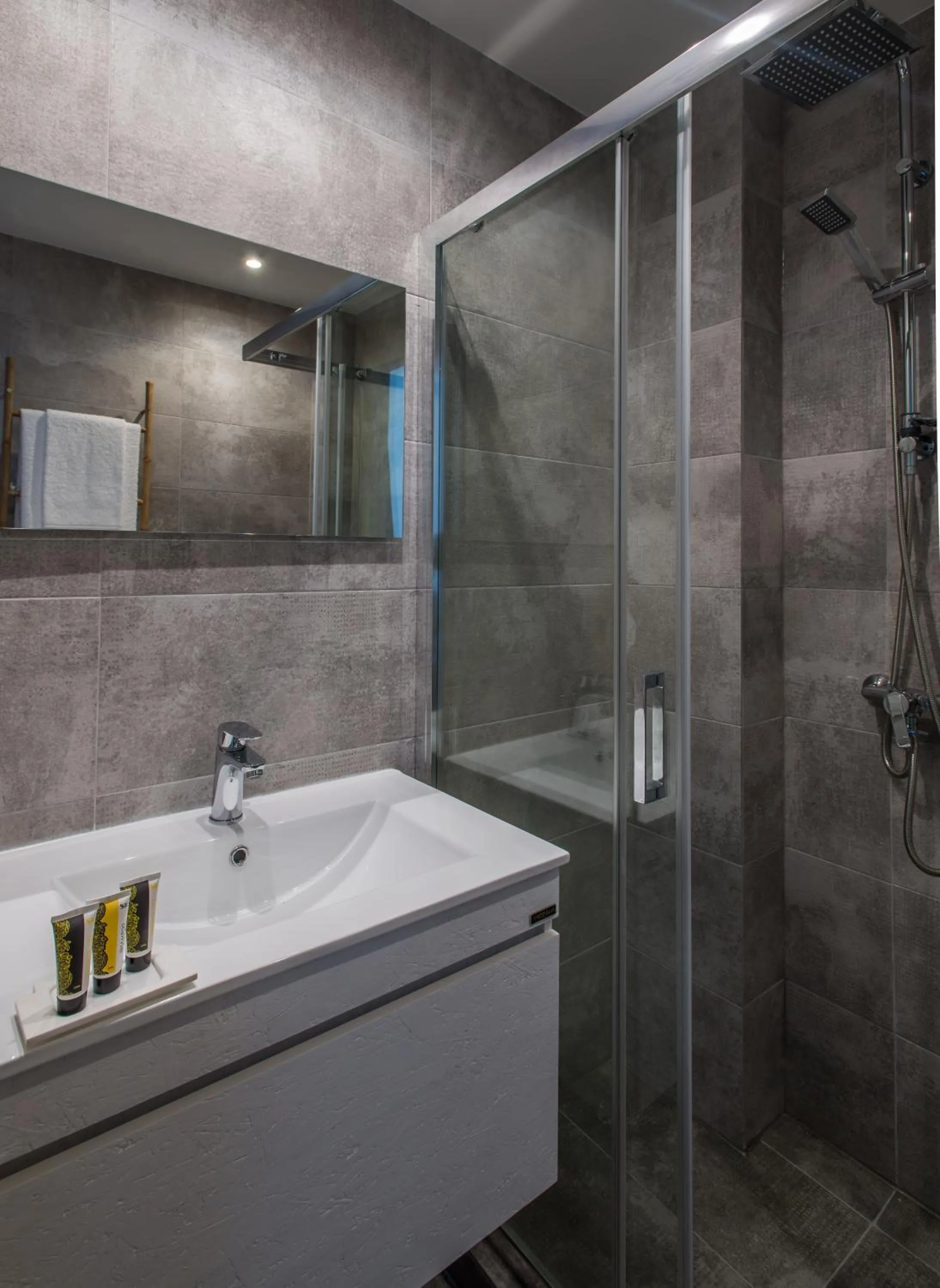 Bathroom in Spot Apart