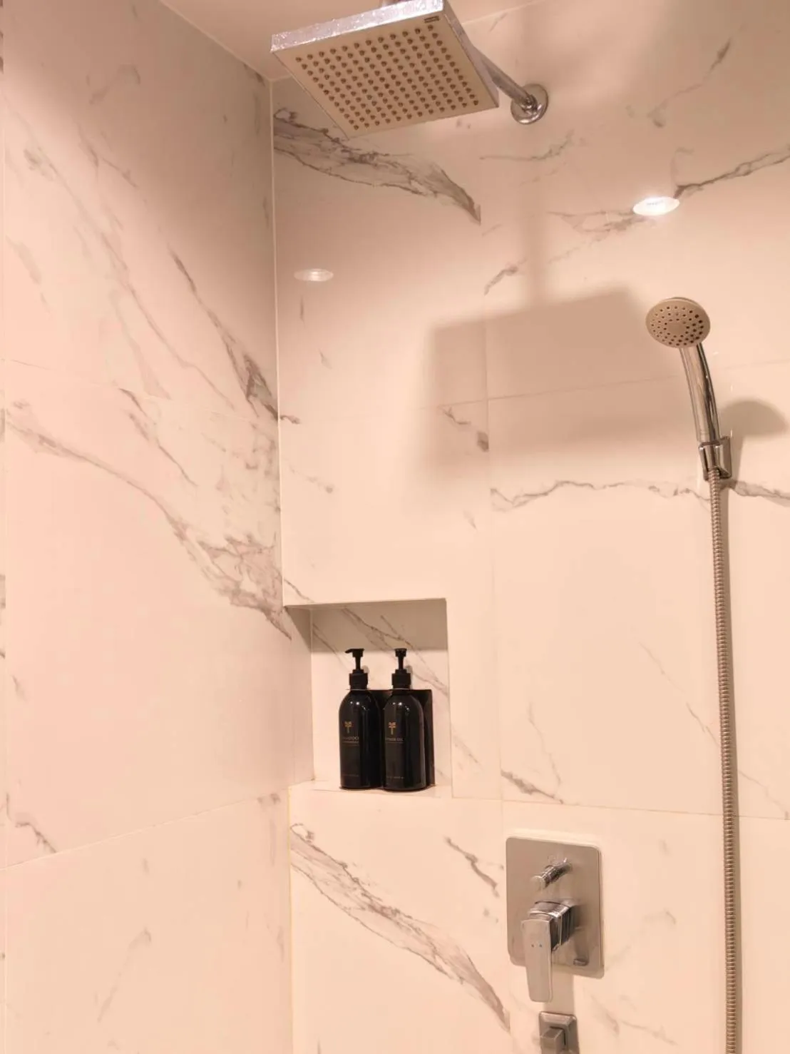 Shower in FuramaXclusive Pratunam Park Hotel