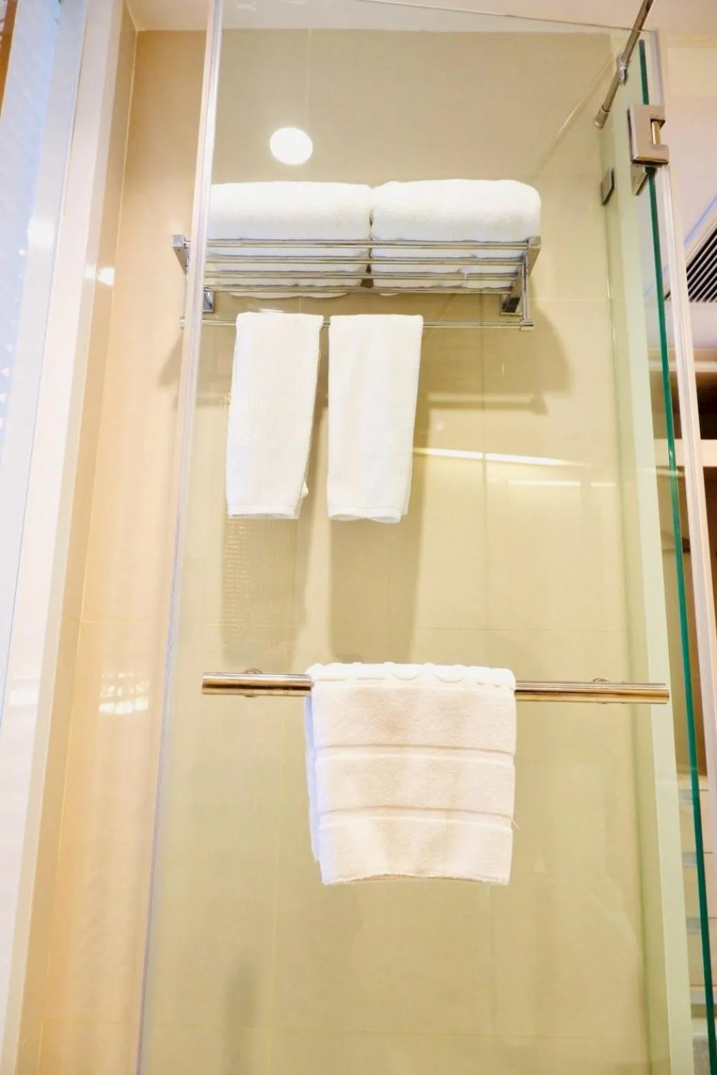 Shower in FuramaXclusive Pratunam Park Hotel