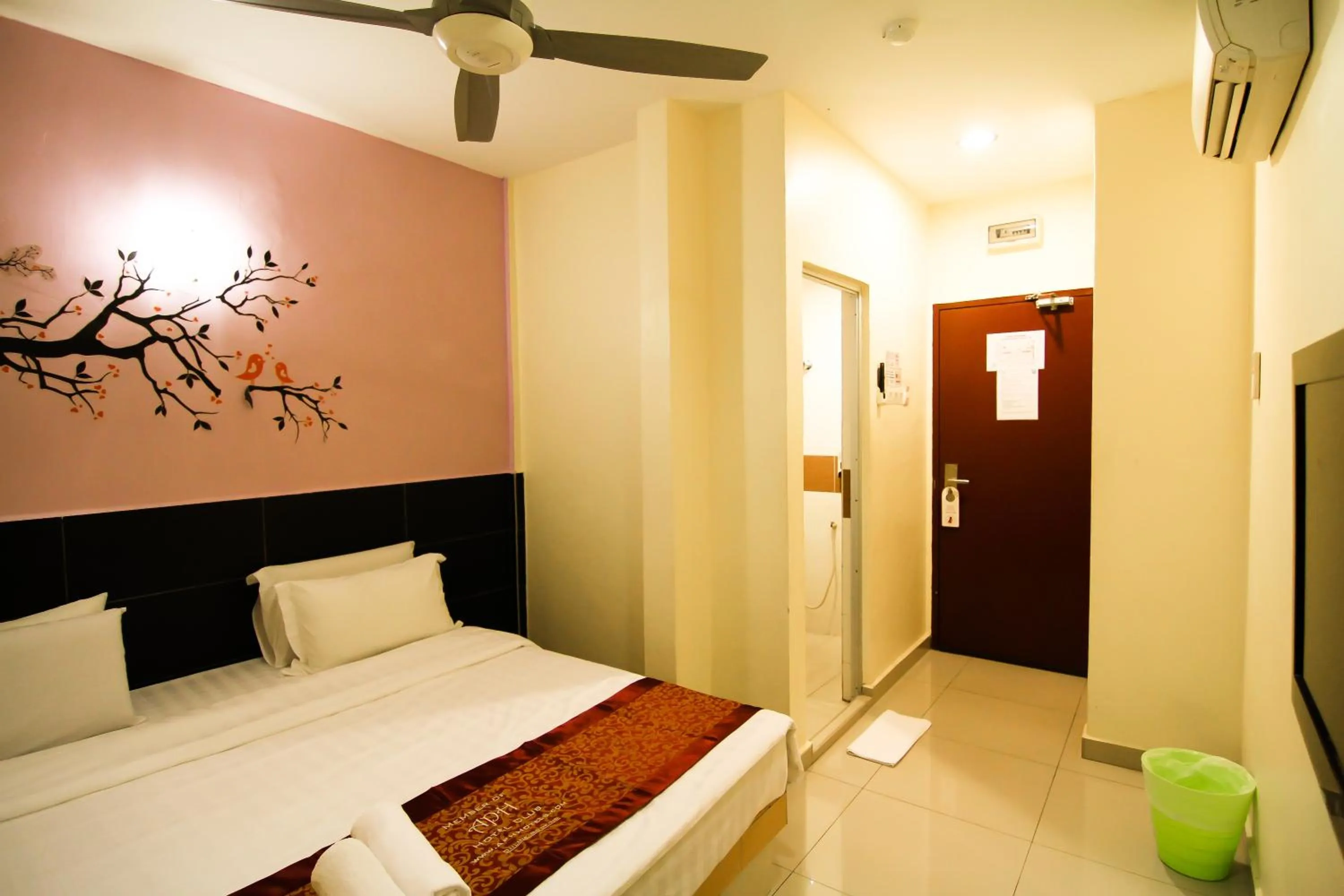 Photo of the whole room, Bed in Hotel Seremban Jaya