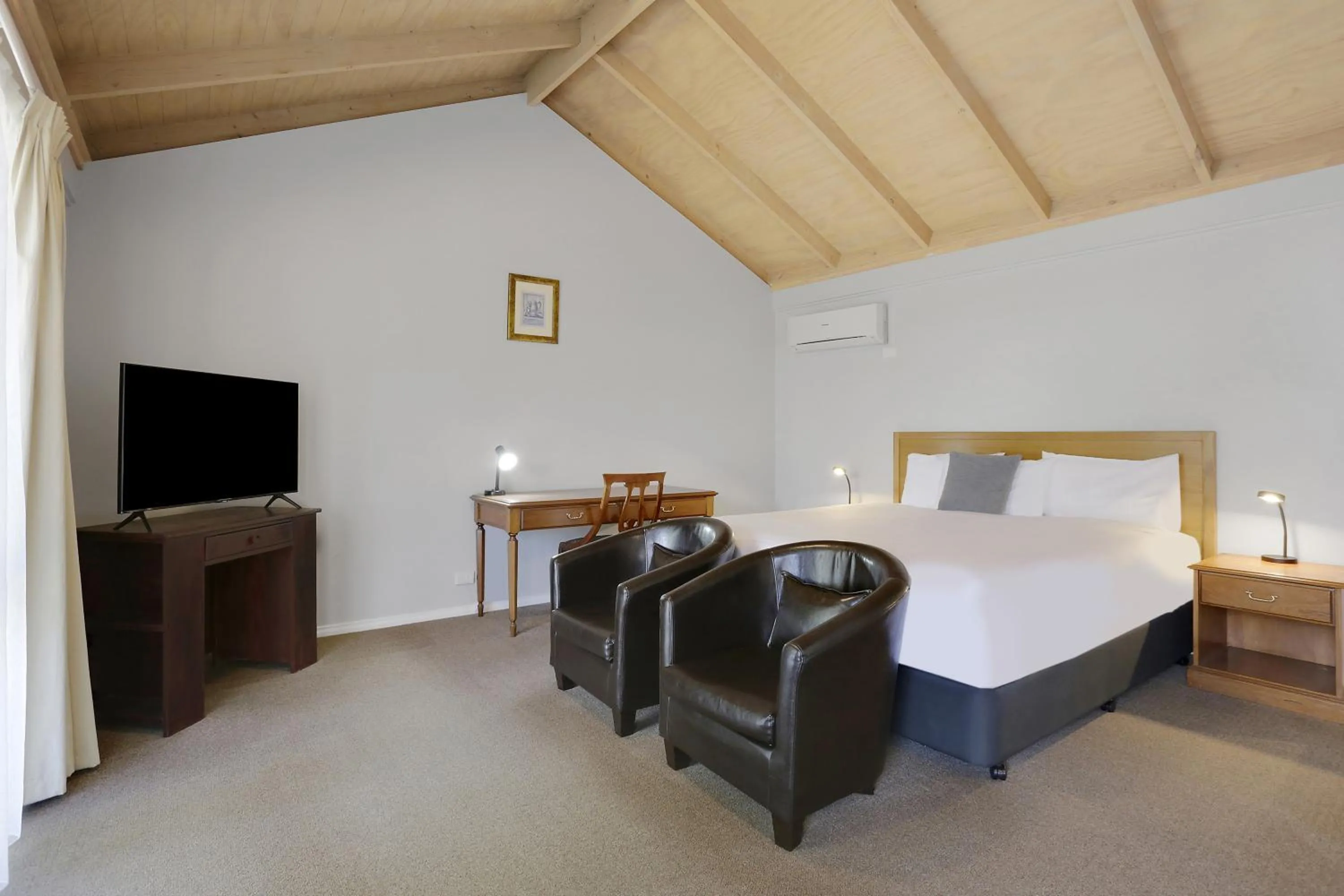 Bedroom, Bed in The Great Ocean Road Studios