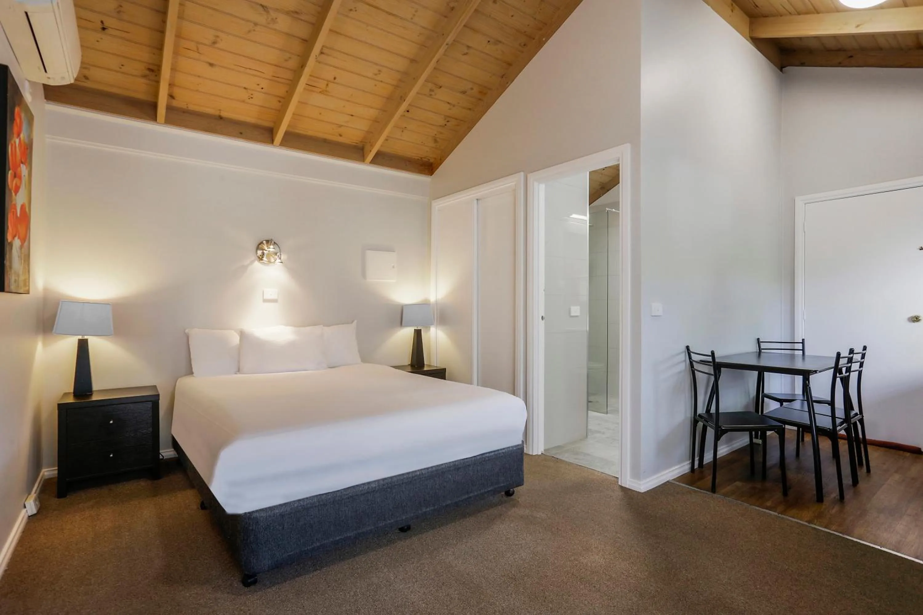 Photo of the whole room, Bed in The Great Ocean Road Studios