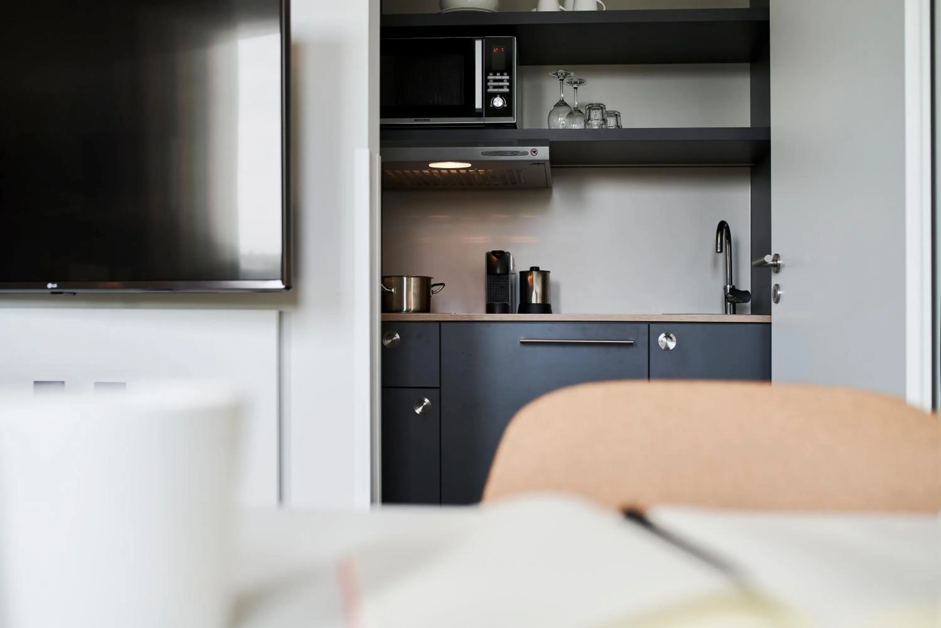 Kitchen or kitchenette, Bed in sylc. Apartmenthotel – Serviced Apartments