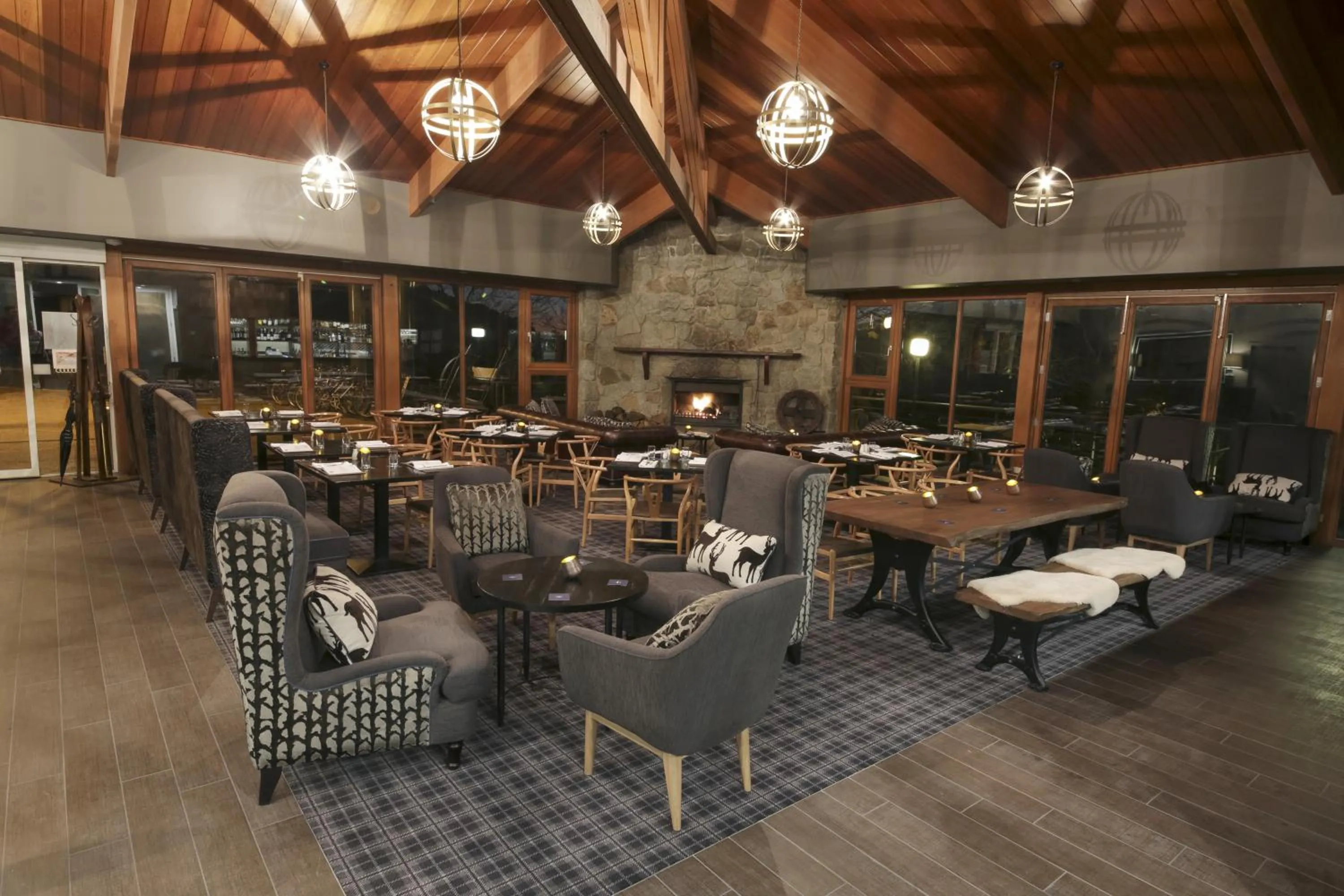 Lounge or bar in The Sebel Pinnacle Valley