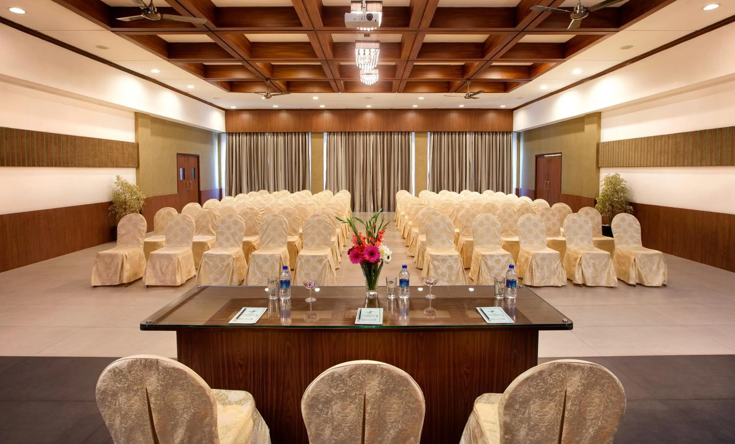 Banquet/Function facilities in Sterling Munnar