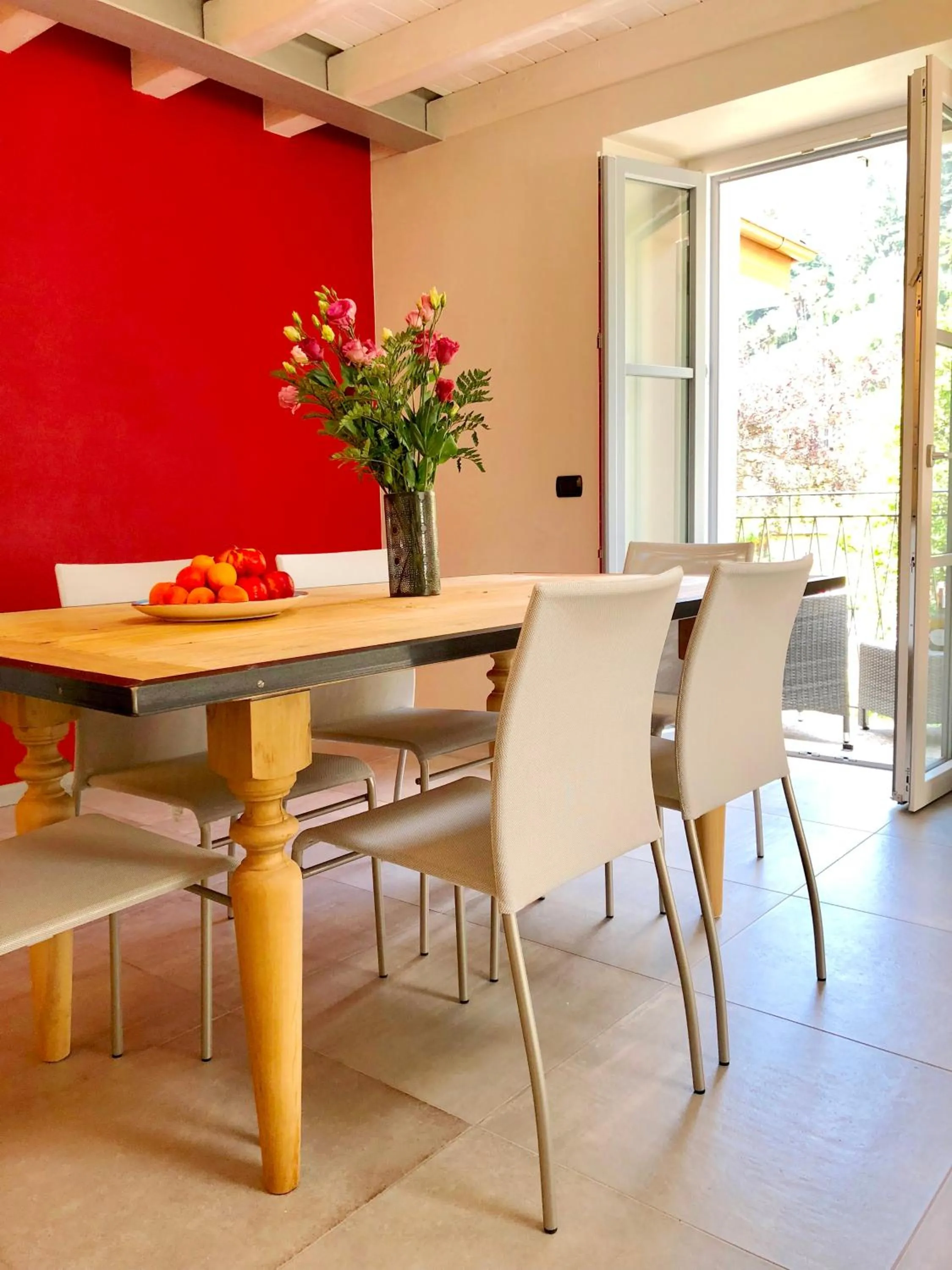 Dining area in Castelli Delux