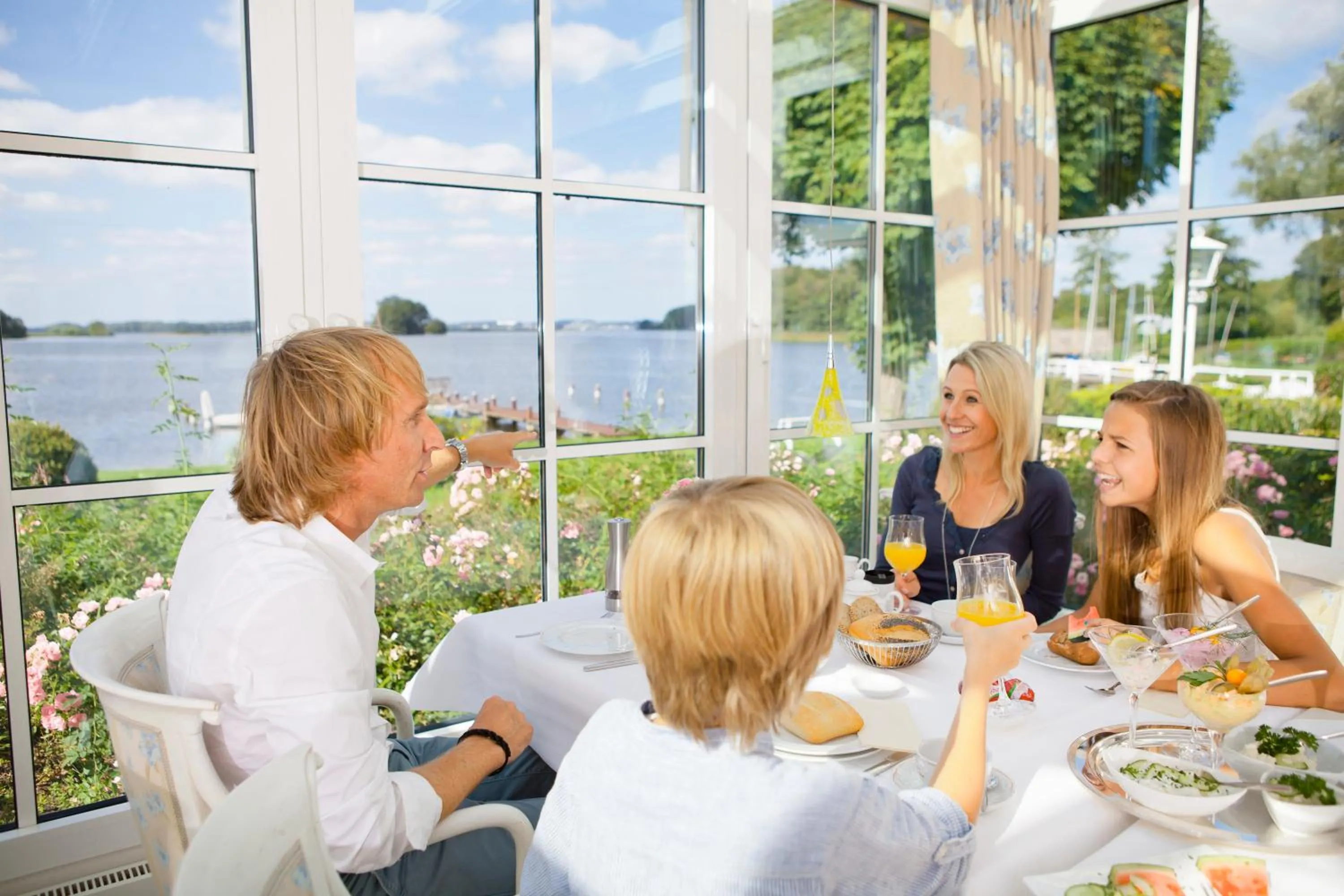 Restaurant/places to eat in Strauers Hotel am See