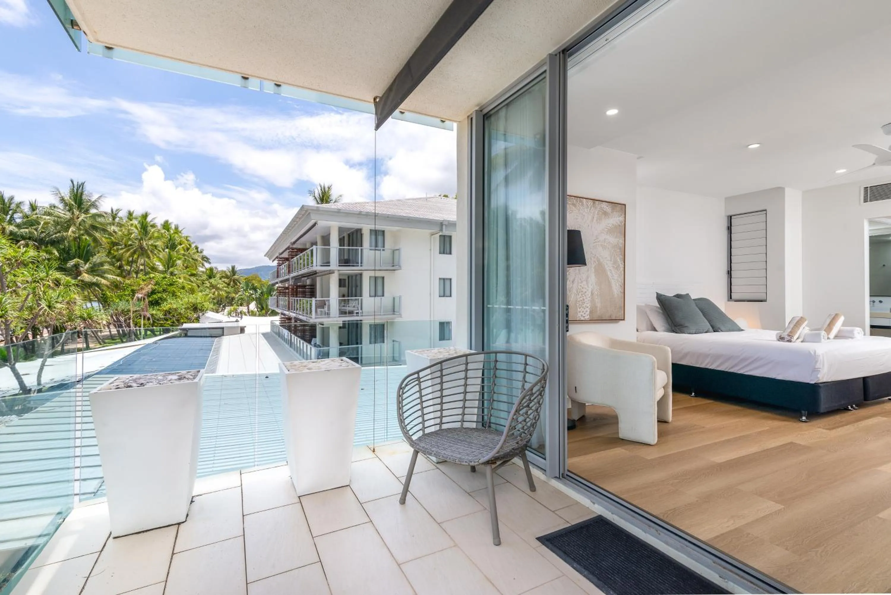 Balcony/Terrace, Bed in Drift Palm Cove