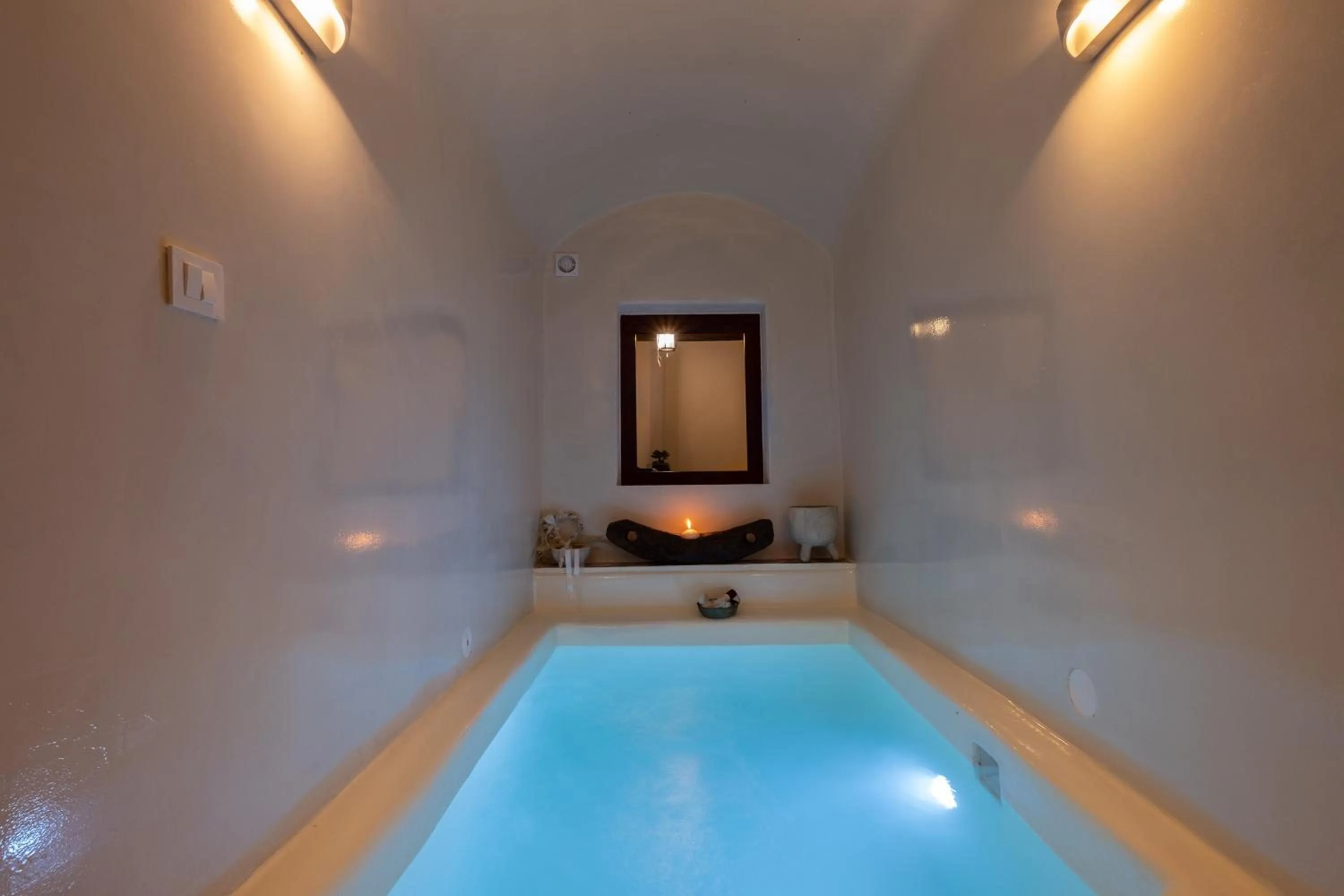 Hot Tub in Abelis Canava Luxury Suites