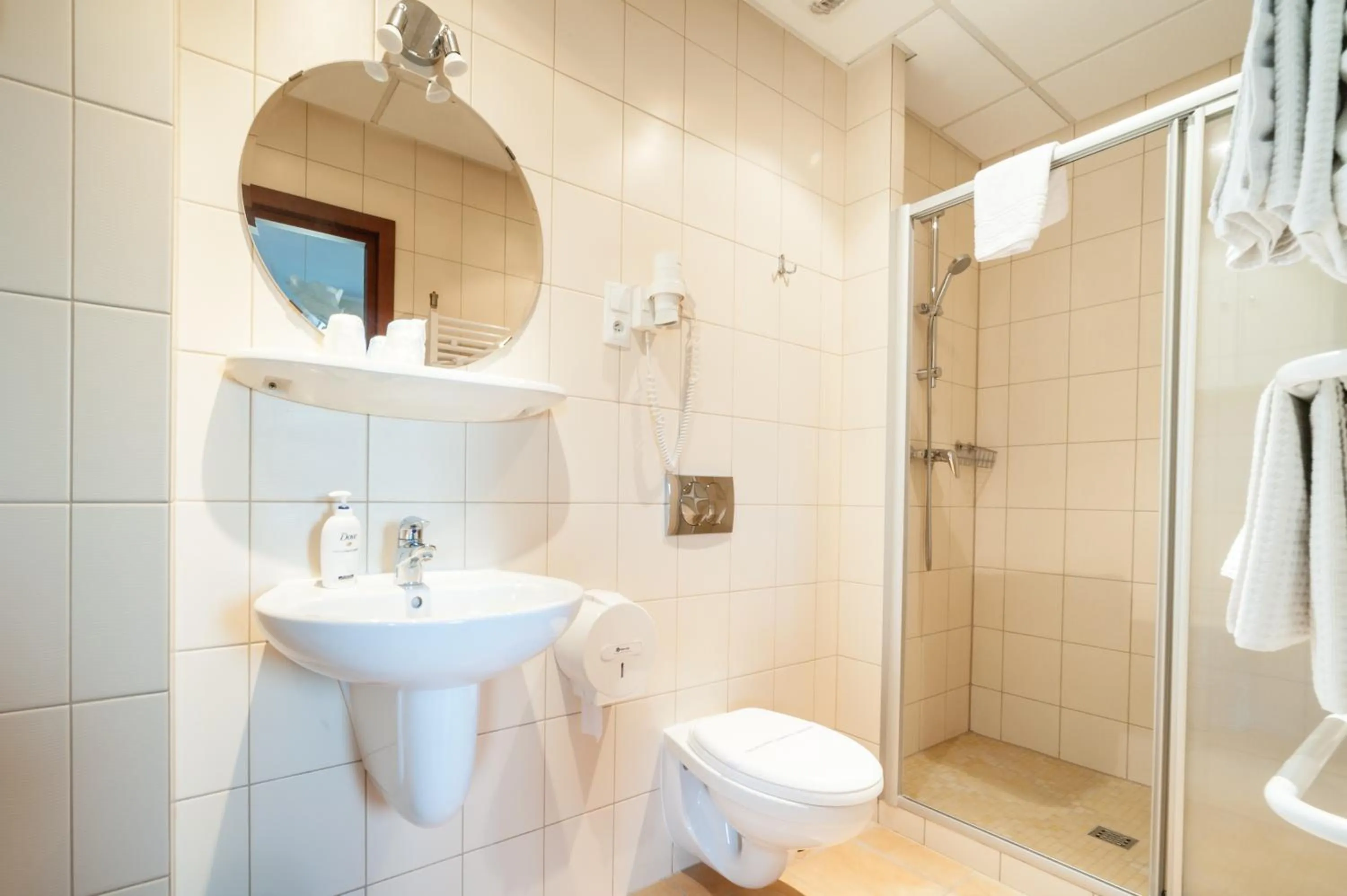 Shower in SPA Barlinek, Hotel Alma & SPA - UWAGA - styczen do marzec 2026 basen nieczynny!