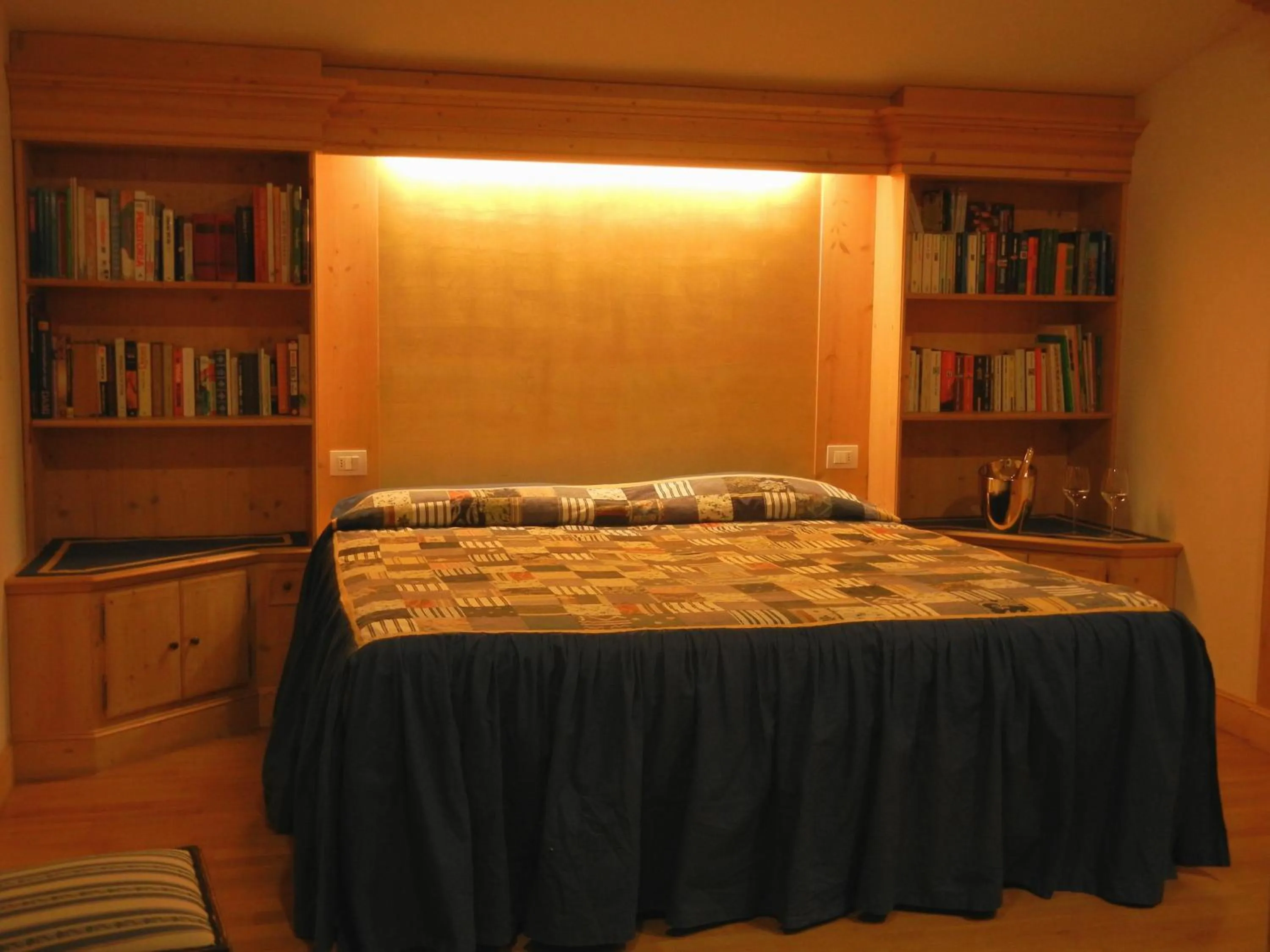 Night, Bed in Albergo Da Gildo