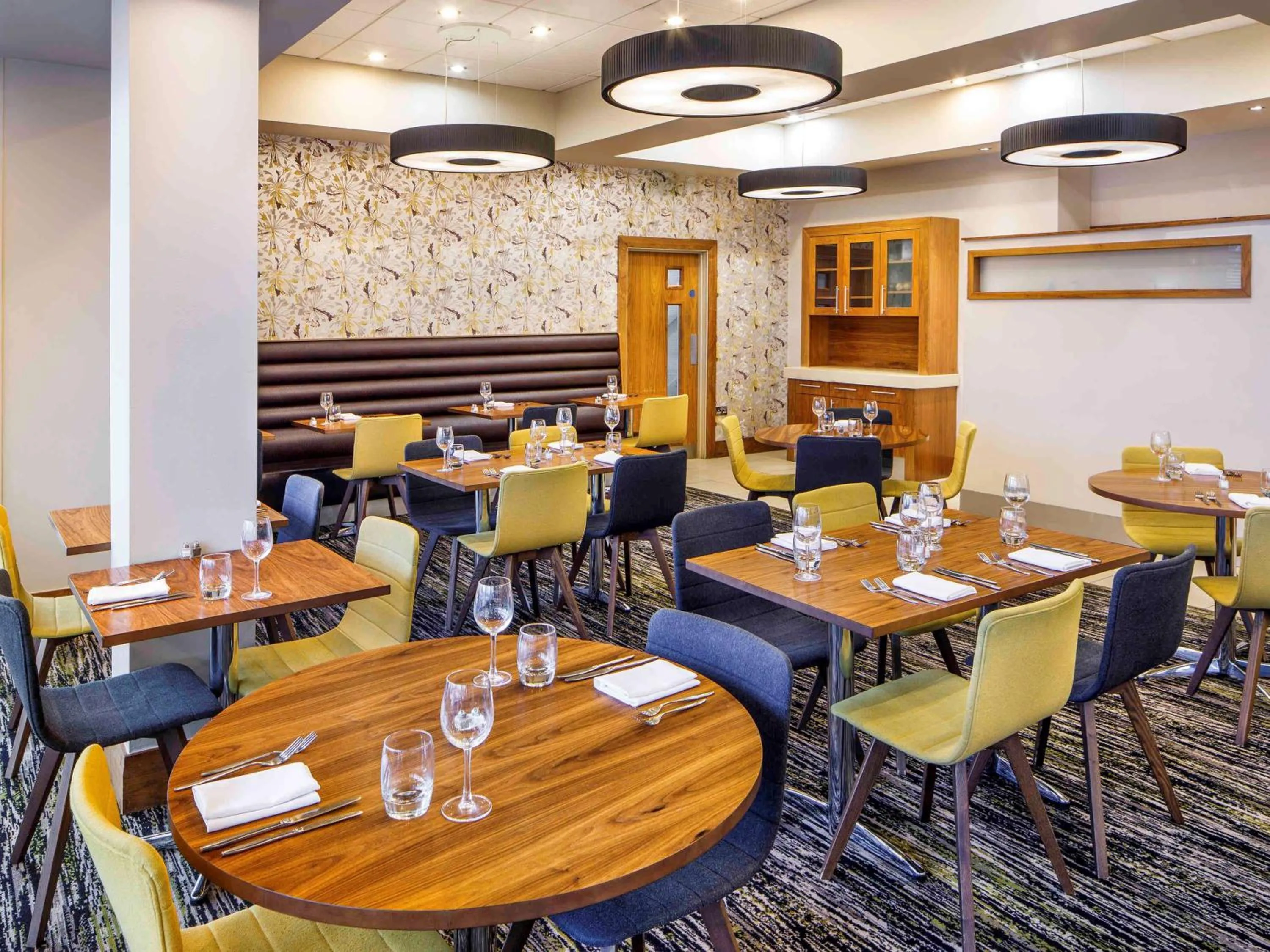 Restaurant/places to eat in Mercure Sheffield Parkway