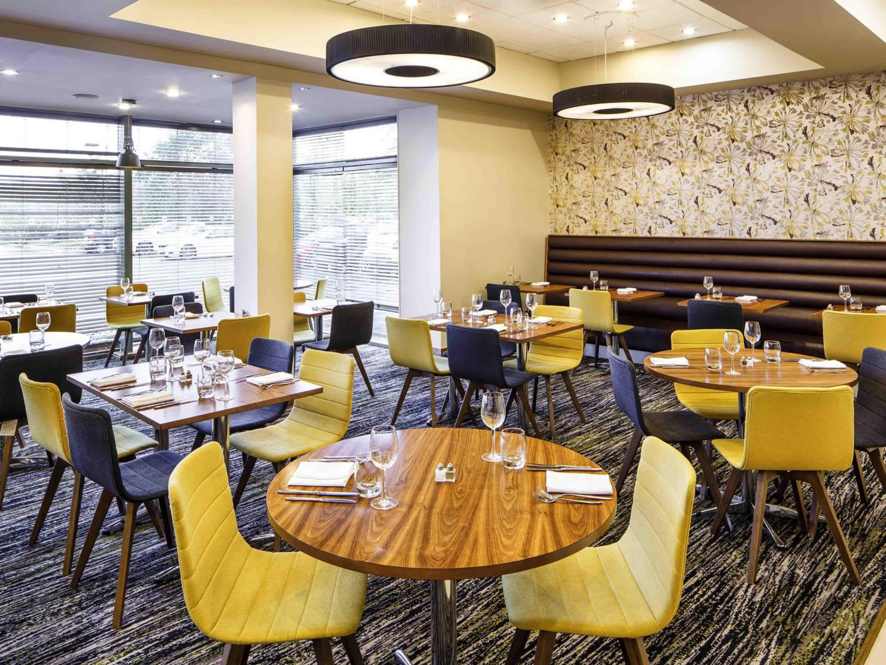 Restaurant/places to eat in Mercure Sheffield Parkway