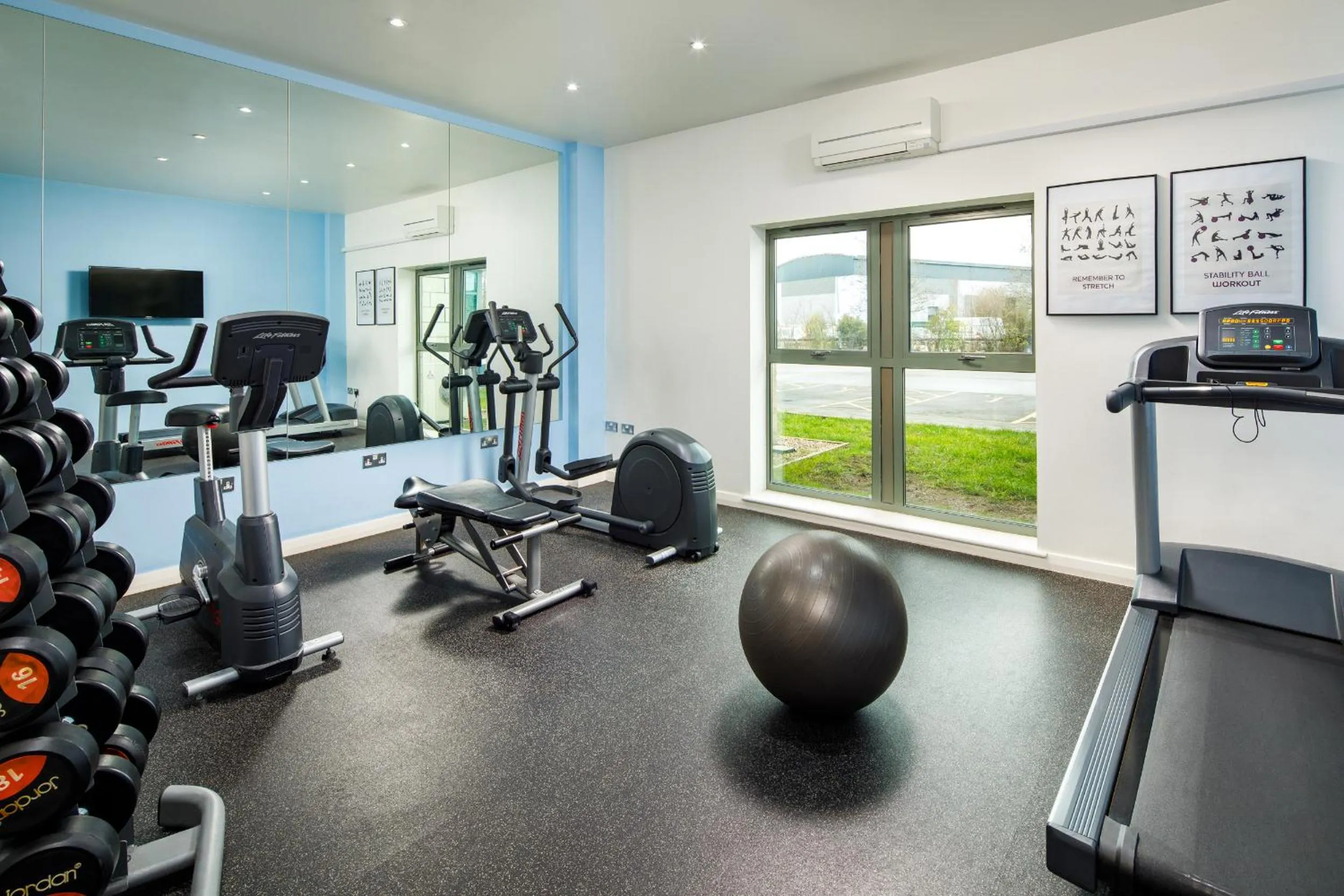 Fitness centre/facilities in Mercure Sheffield Parkway