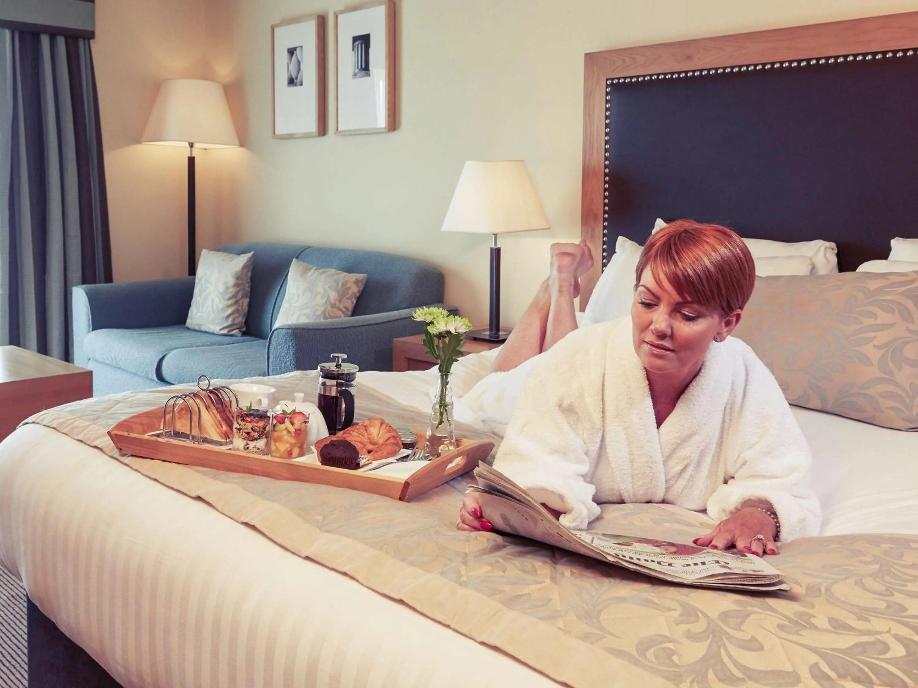 Photo of the whole room, Bed in Mercure Sheffield Parkway